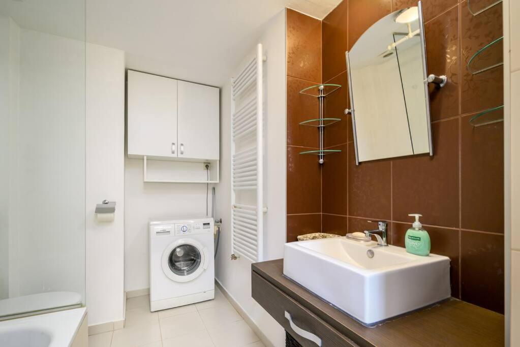 Chrysoprase Apartment