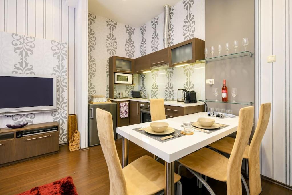 Chrysoprase Apartment