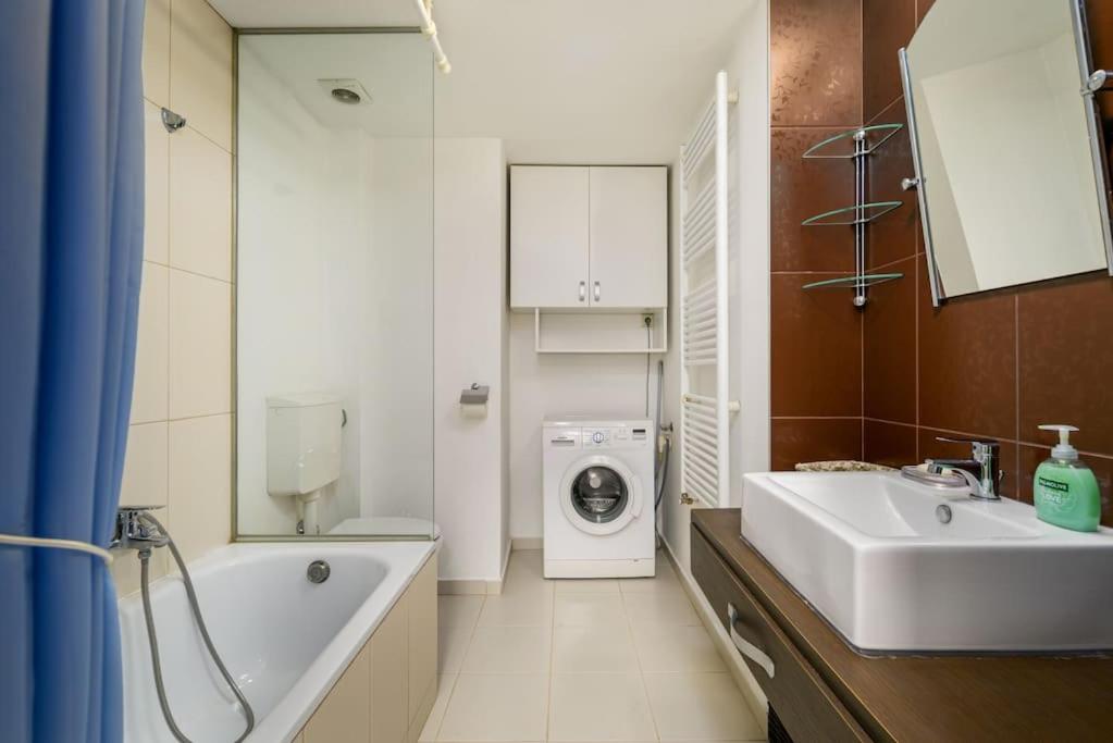 Chrysoprase Apartment