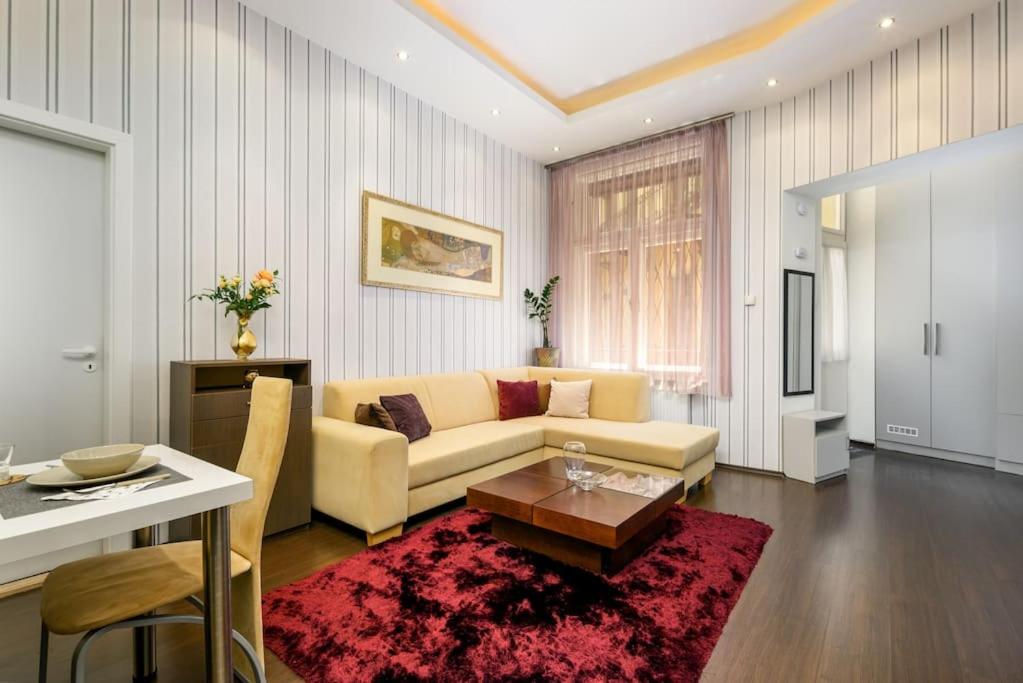 Chrysoprase Apartment