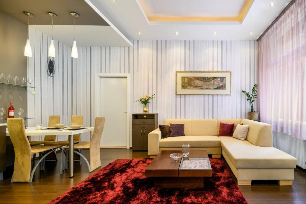 Chrysoprase Apartment