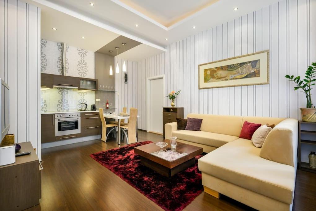 Chrysoprase Apartment