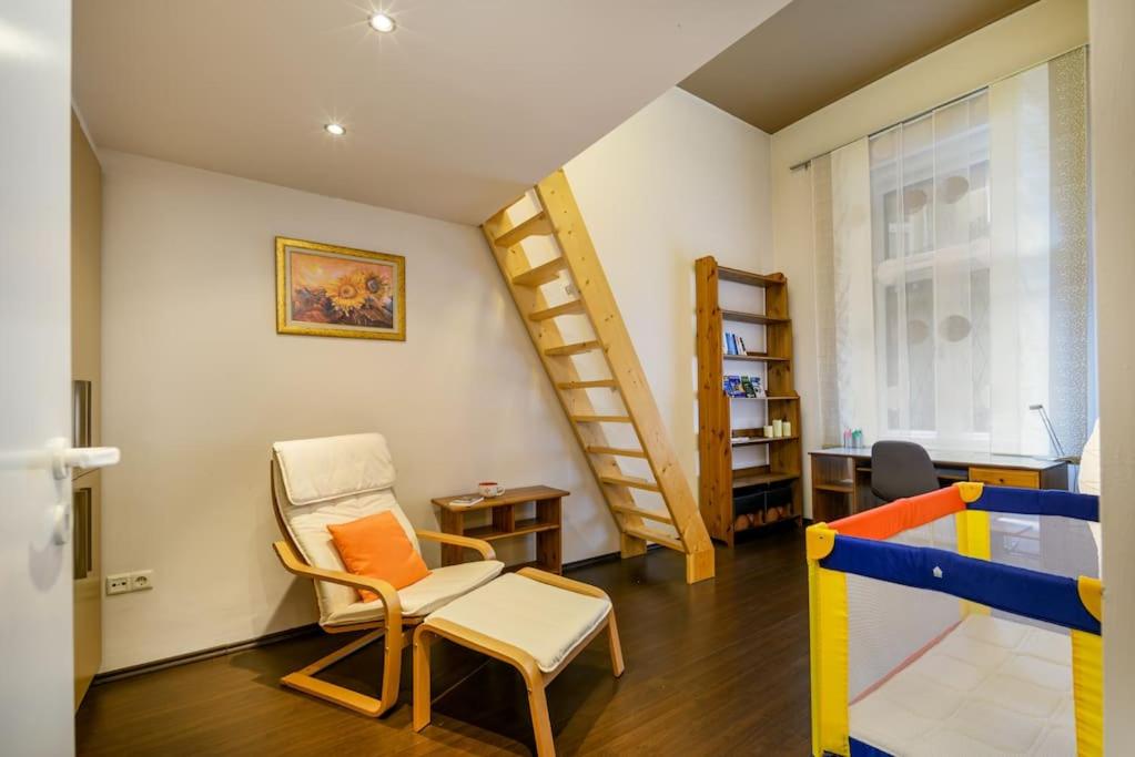 Chrysoprase Apartment