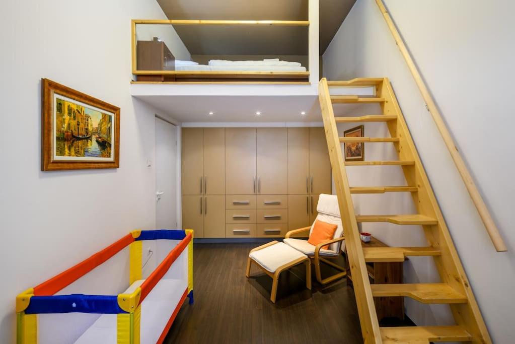 Chrysoprase Apartment