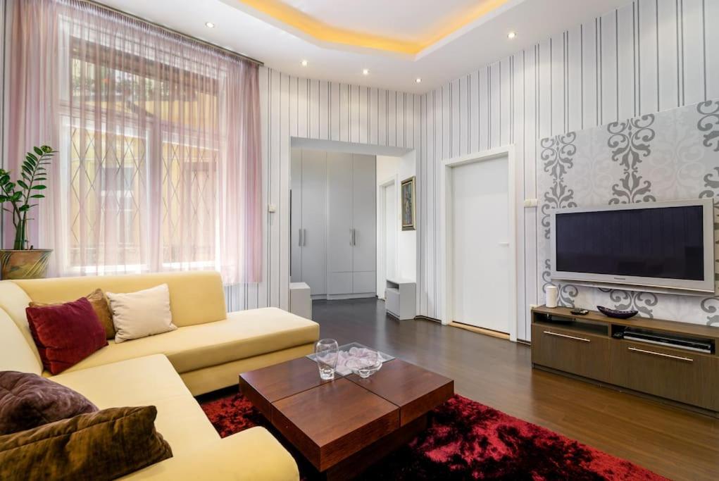 Chrysoprase Apartment