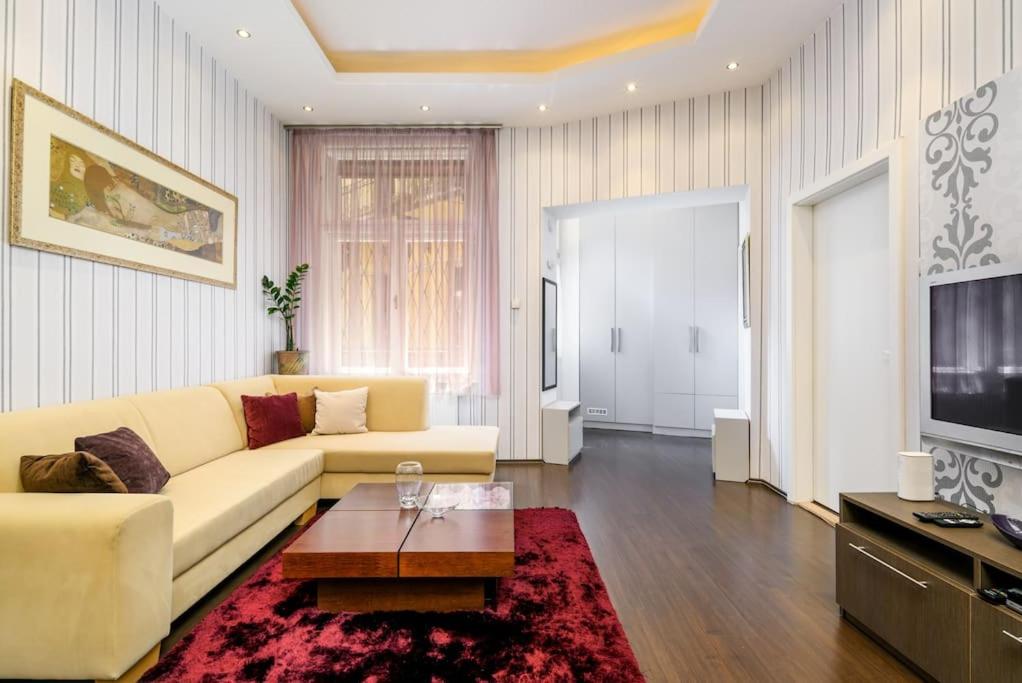 Chrysoprase Apartment