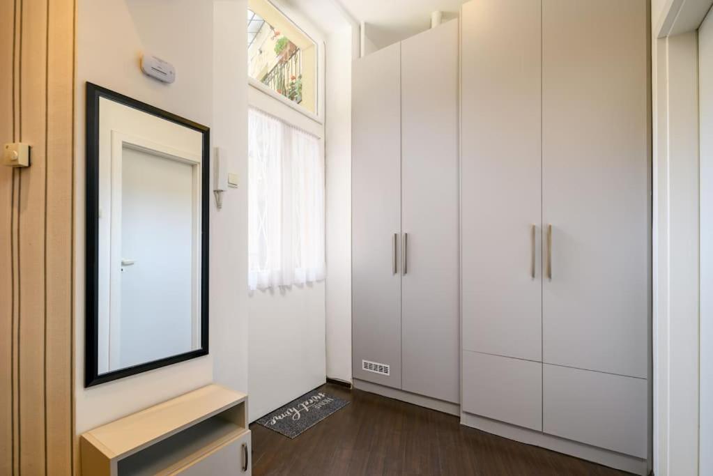 Chrysoprase Apartment