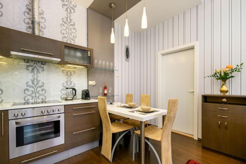 Chrysoprase Apartment