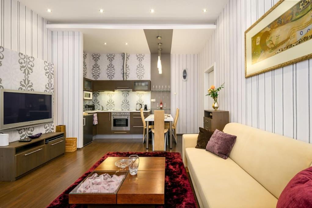 Chrysoprase Apartment