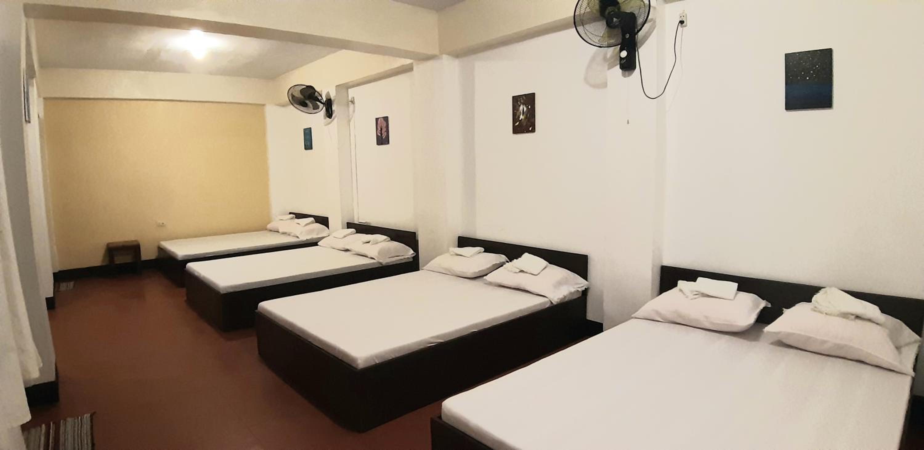 Angel & Marie's Basic ACroom for 4-8pax