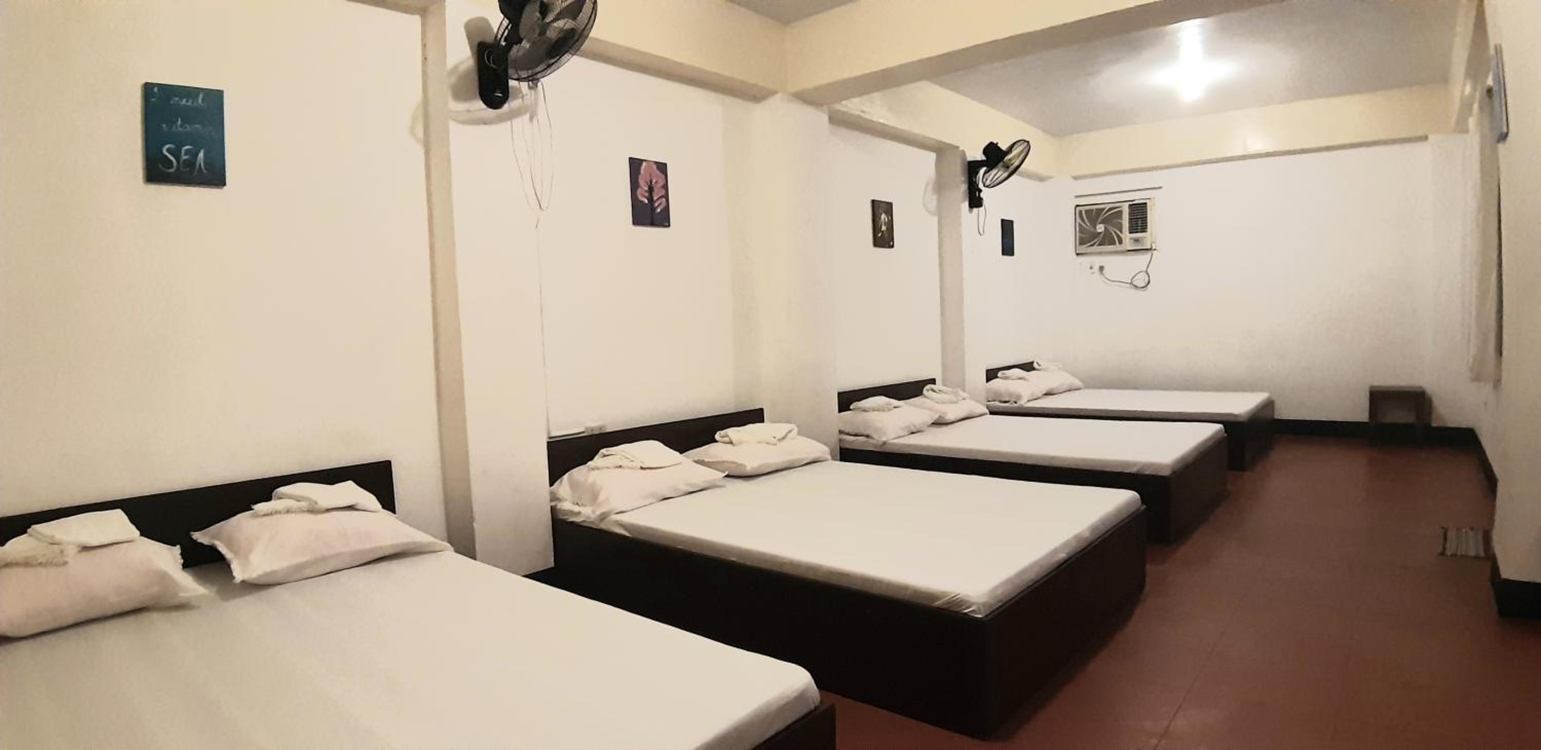 Angel & Marie's Basic ACroom for 4-8pax