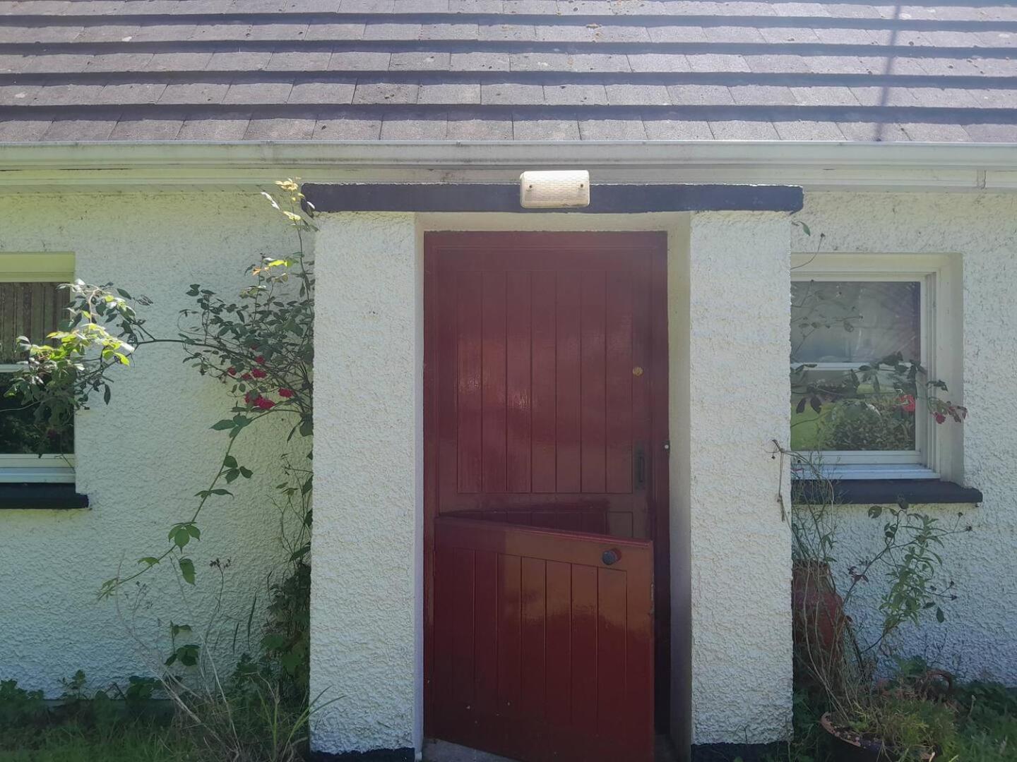 Longford Holiday Red Rose Self Catering Cottage view 4