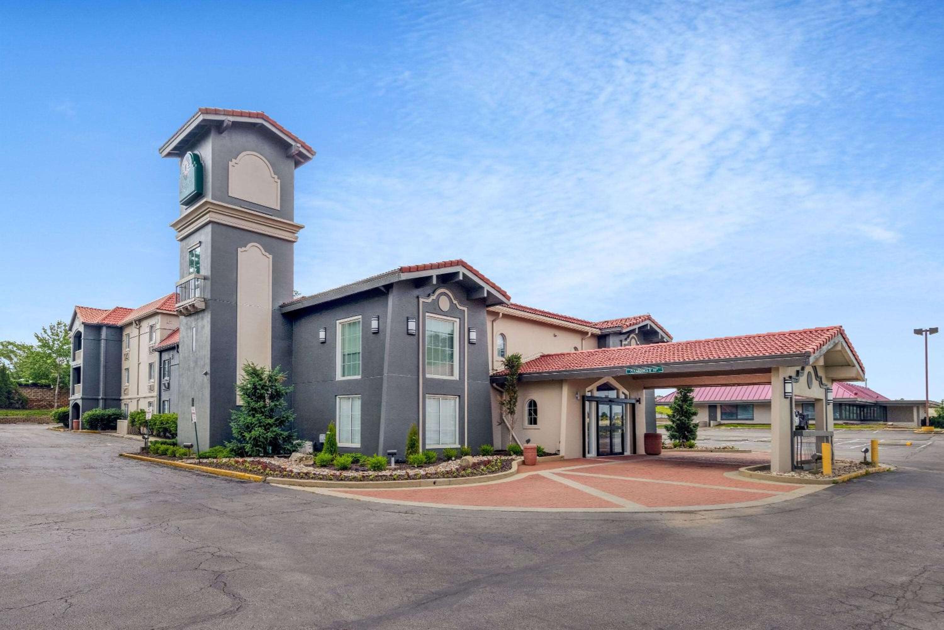 Kansas City Vacations - La Quinta Inn by Wyndham Kansas City Lenexa - Property Image 1