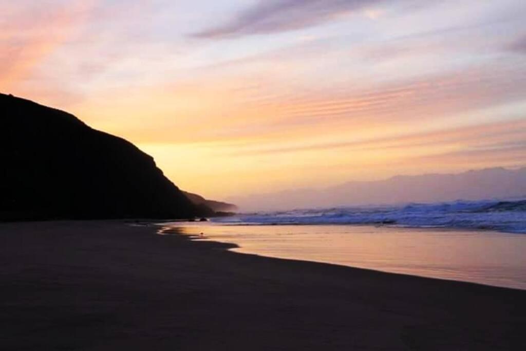 C the Sea 3bedroom house with 2 queen and 2 single beds max 6sleep 2bathroom walk distance to beach in Glentana Outeniqua Strand with free Wi-Fi and sea vi view 5