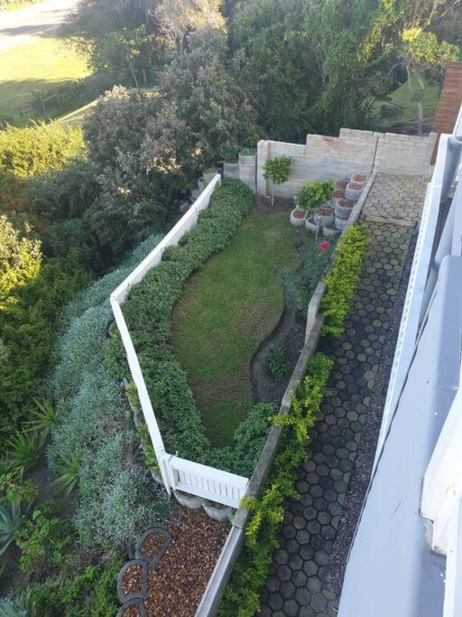 C the Sea 3bedroom house with 2 queen and 2 single beds max 6sleep 2bathroom walk distance to beach in Glentana Outeniqua Strand with free Wi-Fi and sea vi view 2