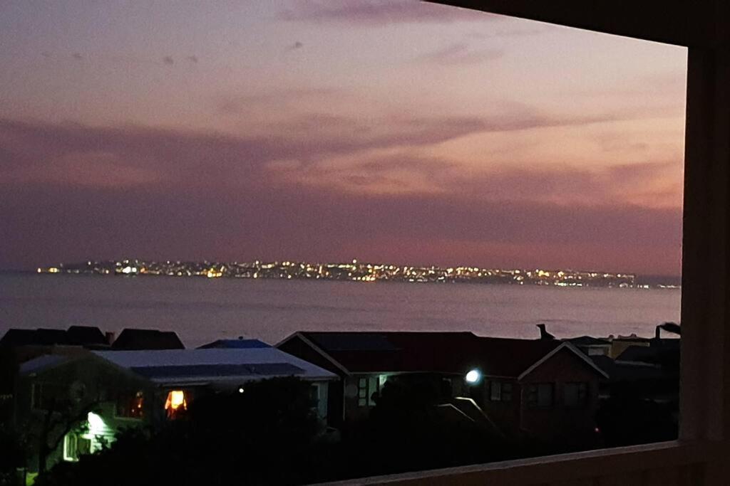 C the Sea 3bedroom house with 2 queen and 2 single beds max 6sleep 2bathroom walk distance to beach in Glentana Outeniqua Strand with free Wi-Fi and sea vi view 4
