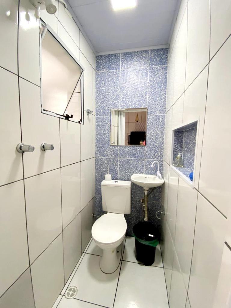 Casa espaçosa com piscina e garagem - Caraguatatuba