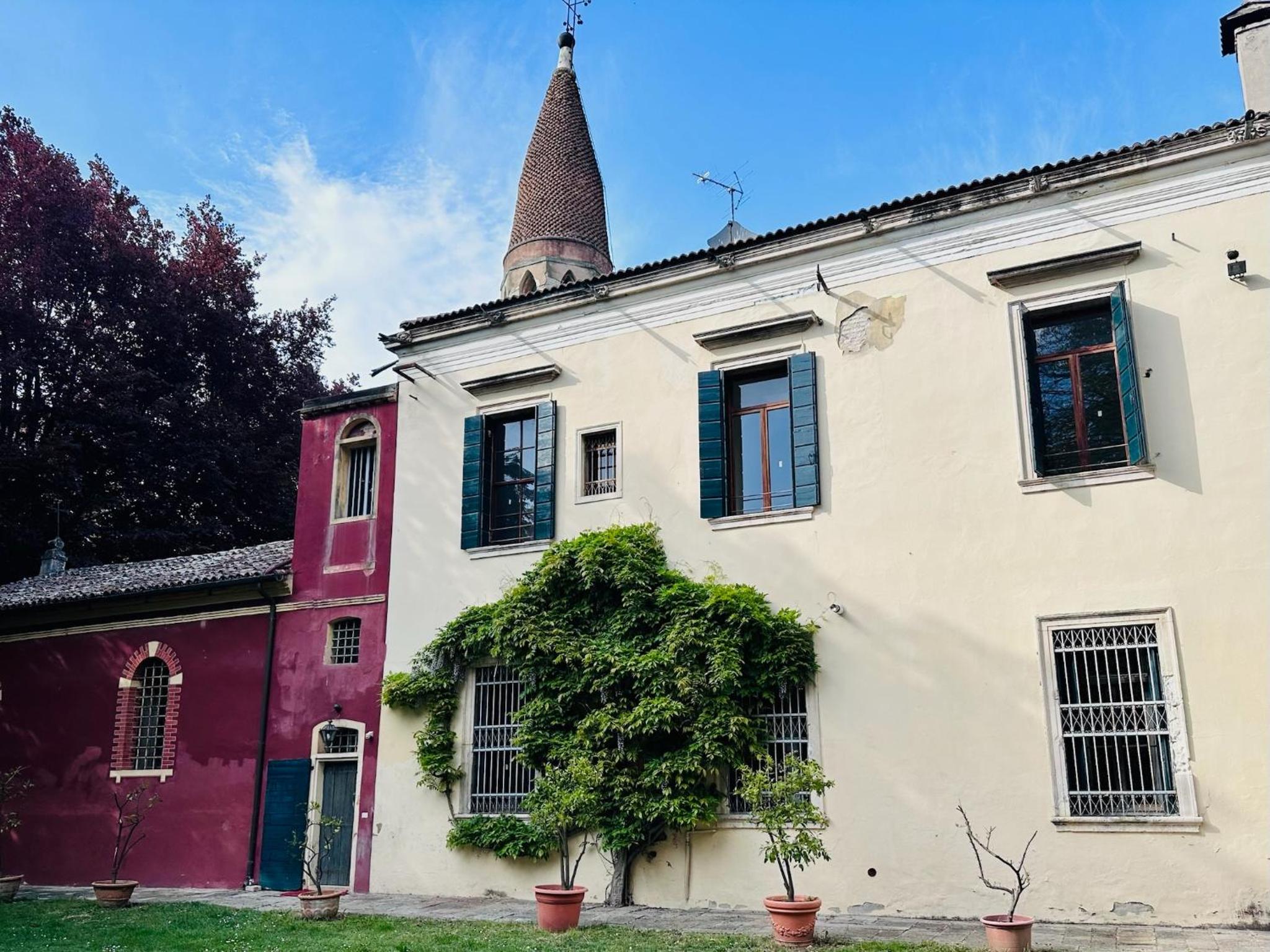 Wisteria Lodge by Veneto Villa - main view