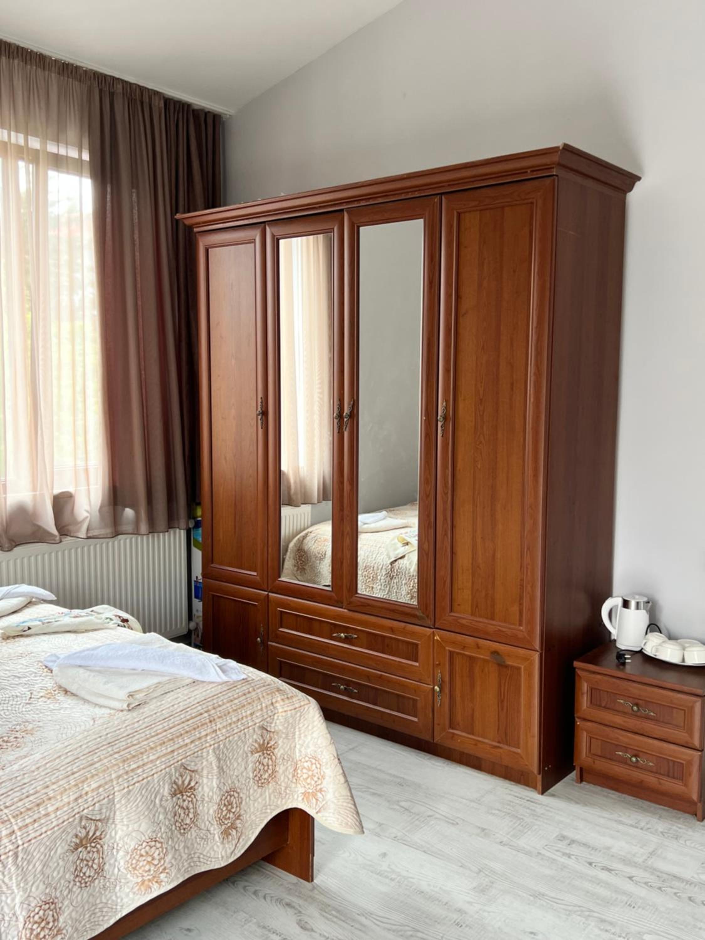 Guest House PIROSMANI