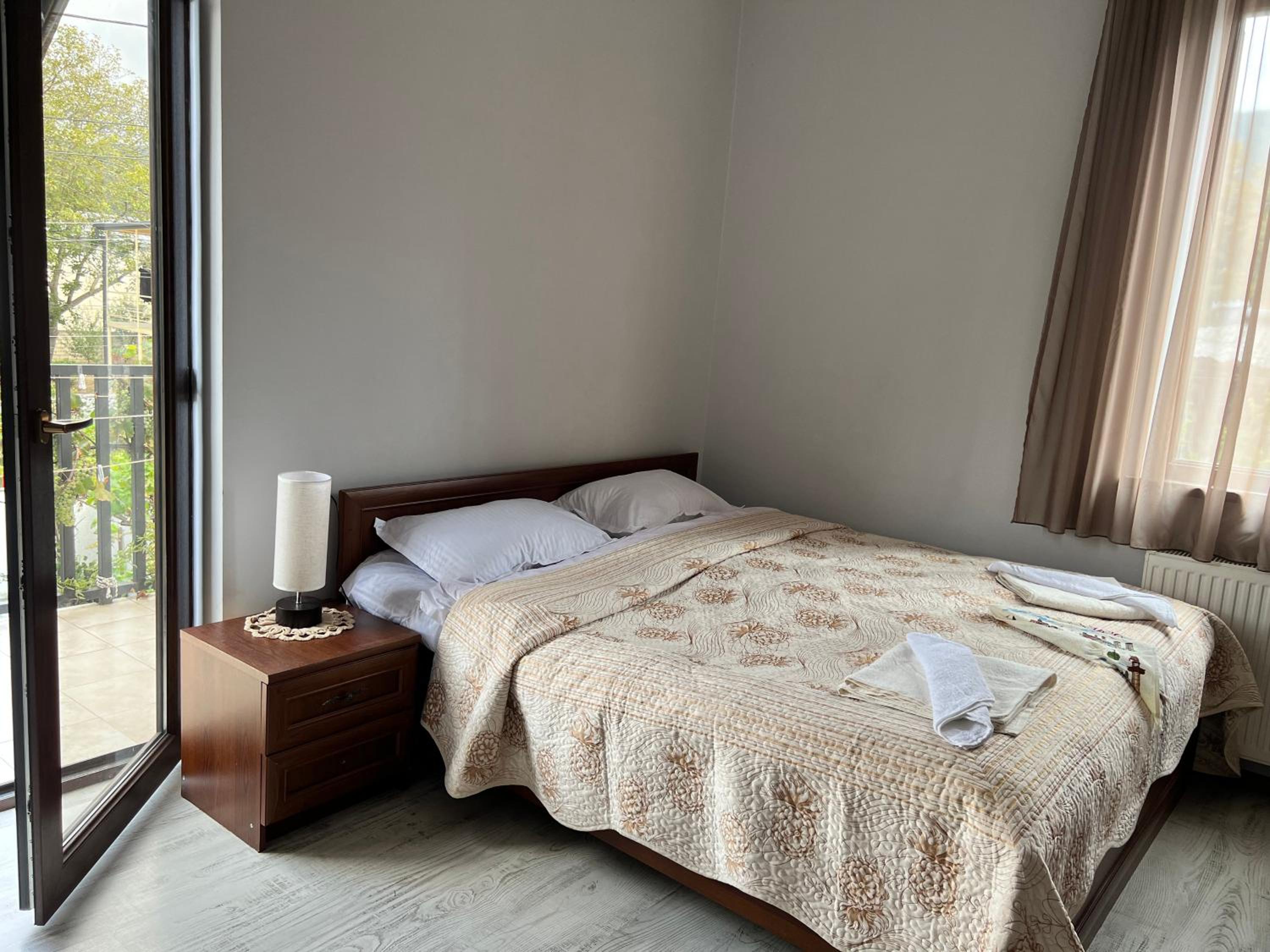 Guest House PIROSMANI