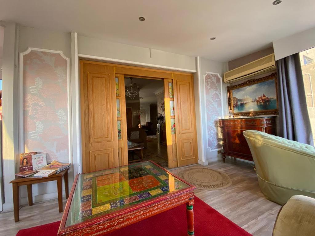 Tamara's Grand Egyptian Museum & Pyramids view 3BR Entire Apartment