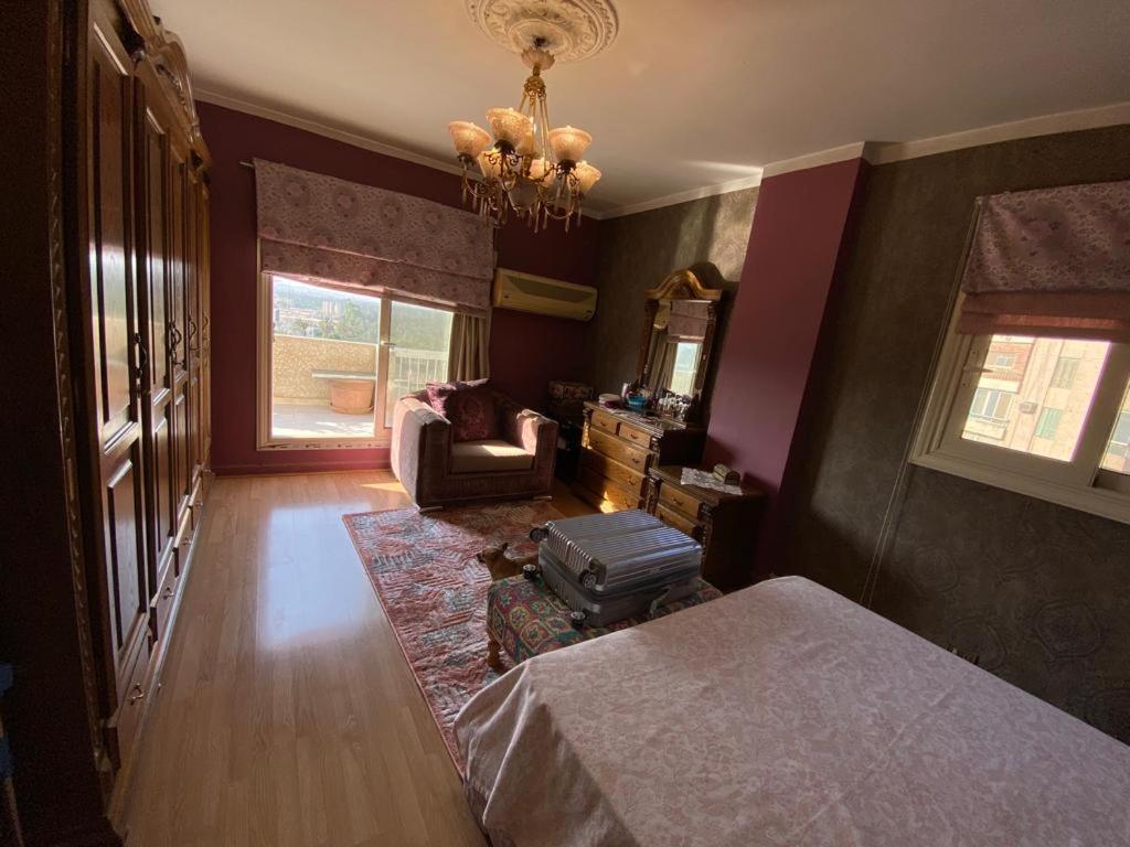 Tamara's Grand Egyptian Museum & Pyramids view 3BR Entire Apartment
