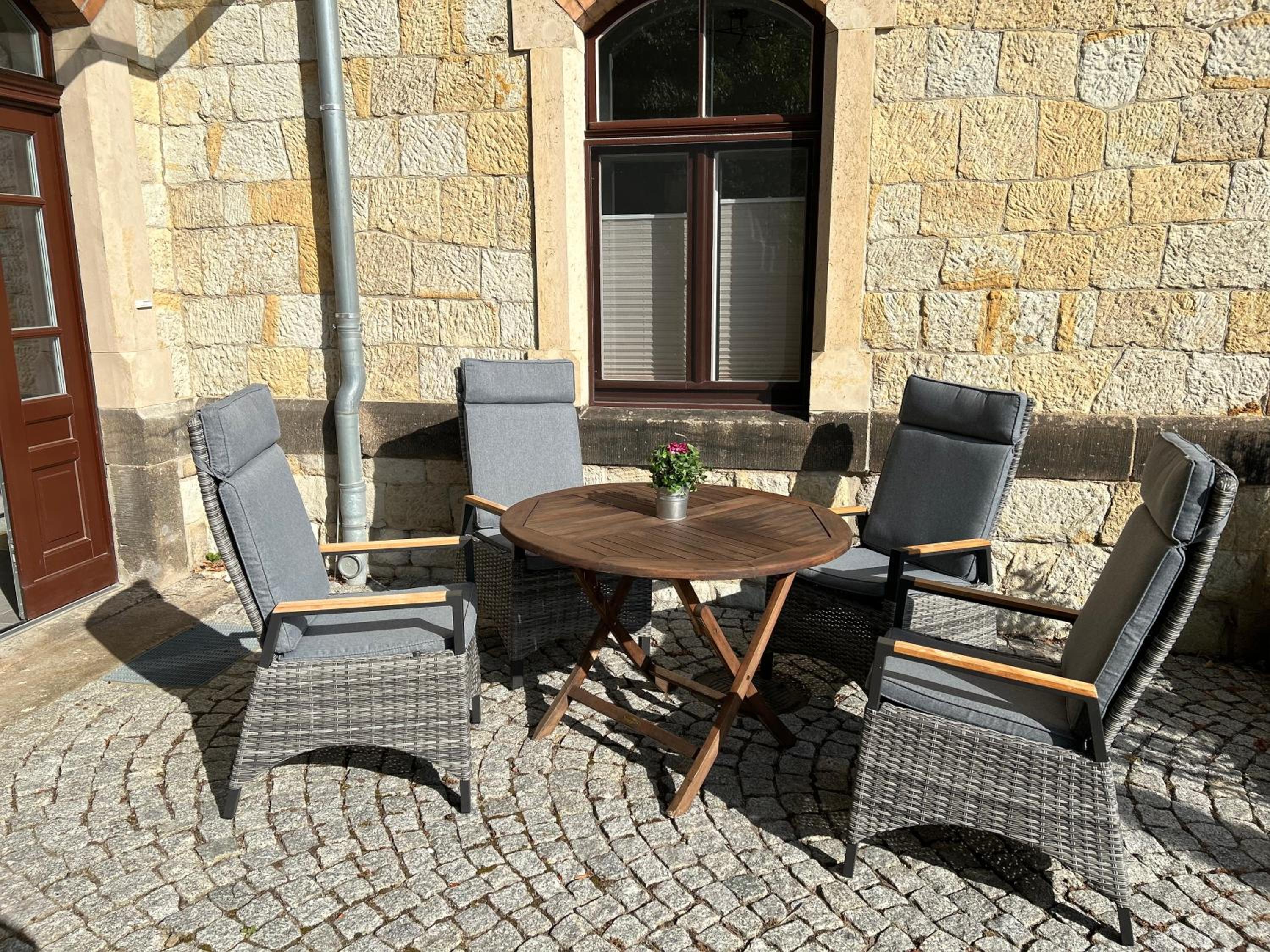 Schlosspark Apartment I 80qm I 3 Betten I bei Dresden