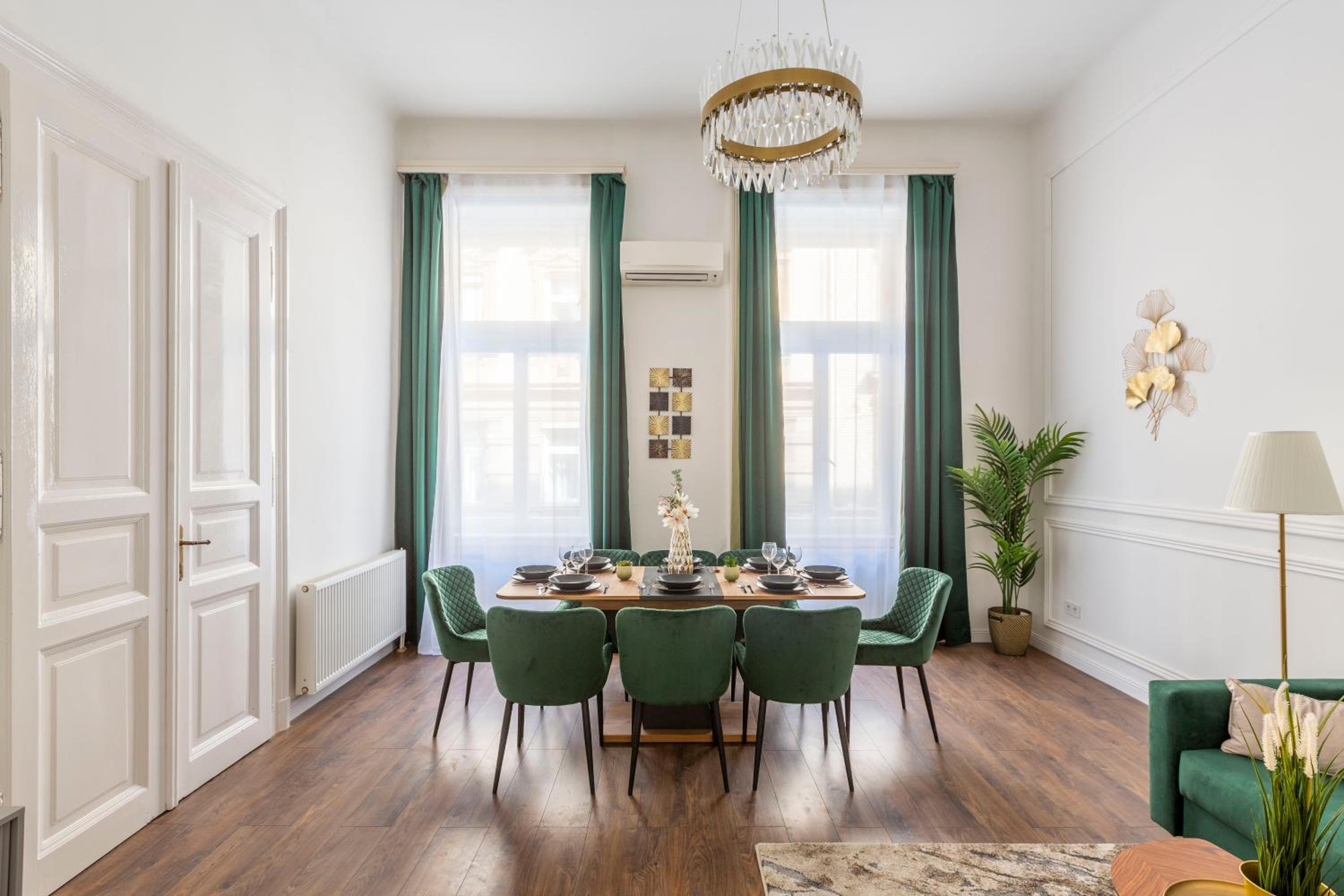 Luxurious Prestige Residence next to the New York Café view 3