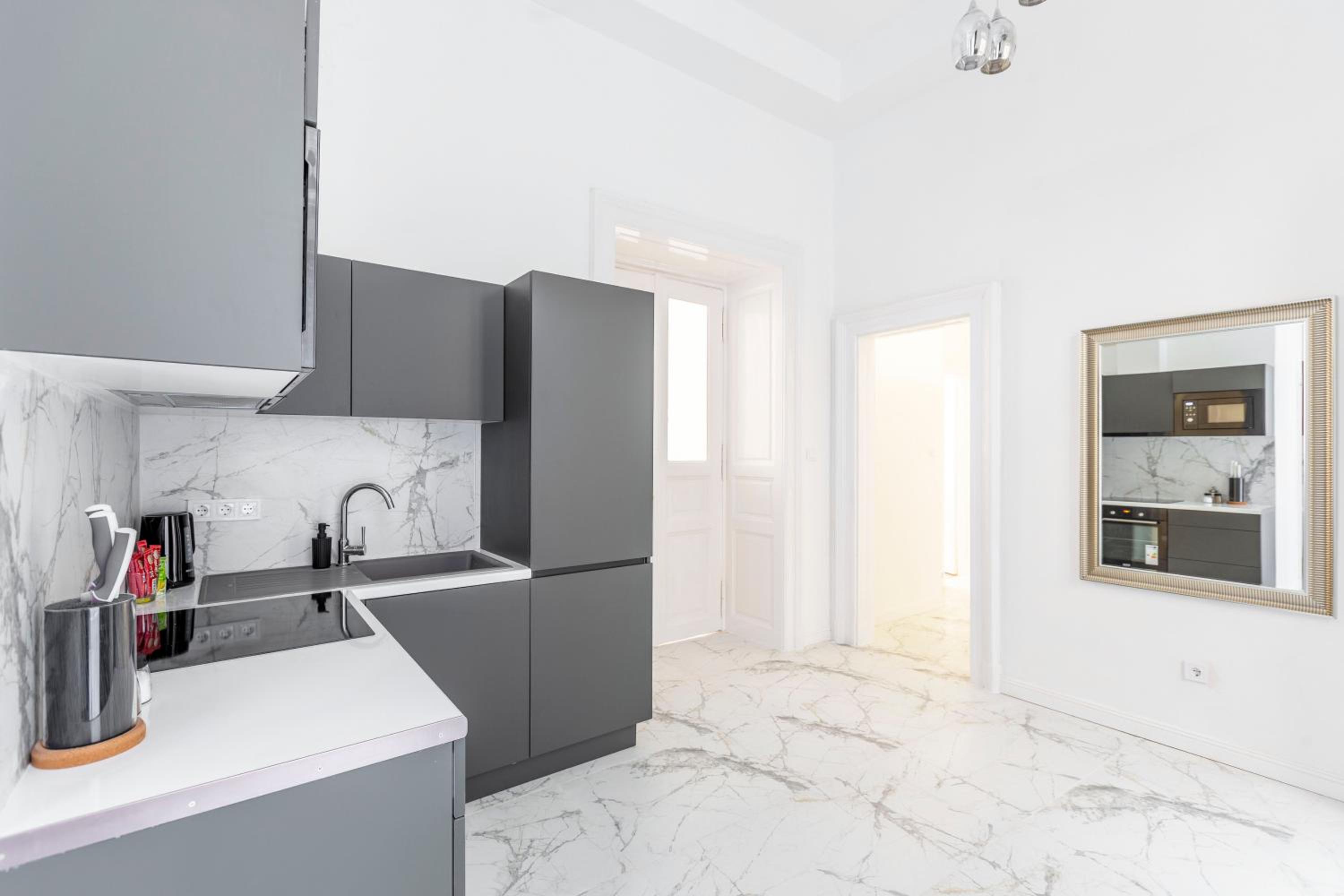 Luxurious Prestige Residence next to the New York Café view 5