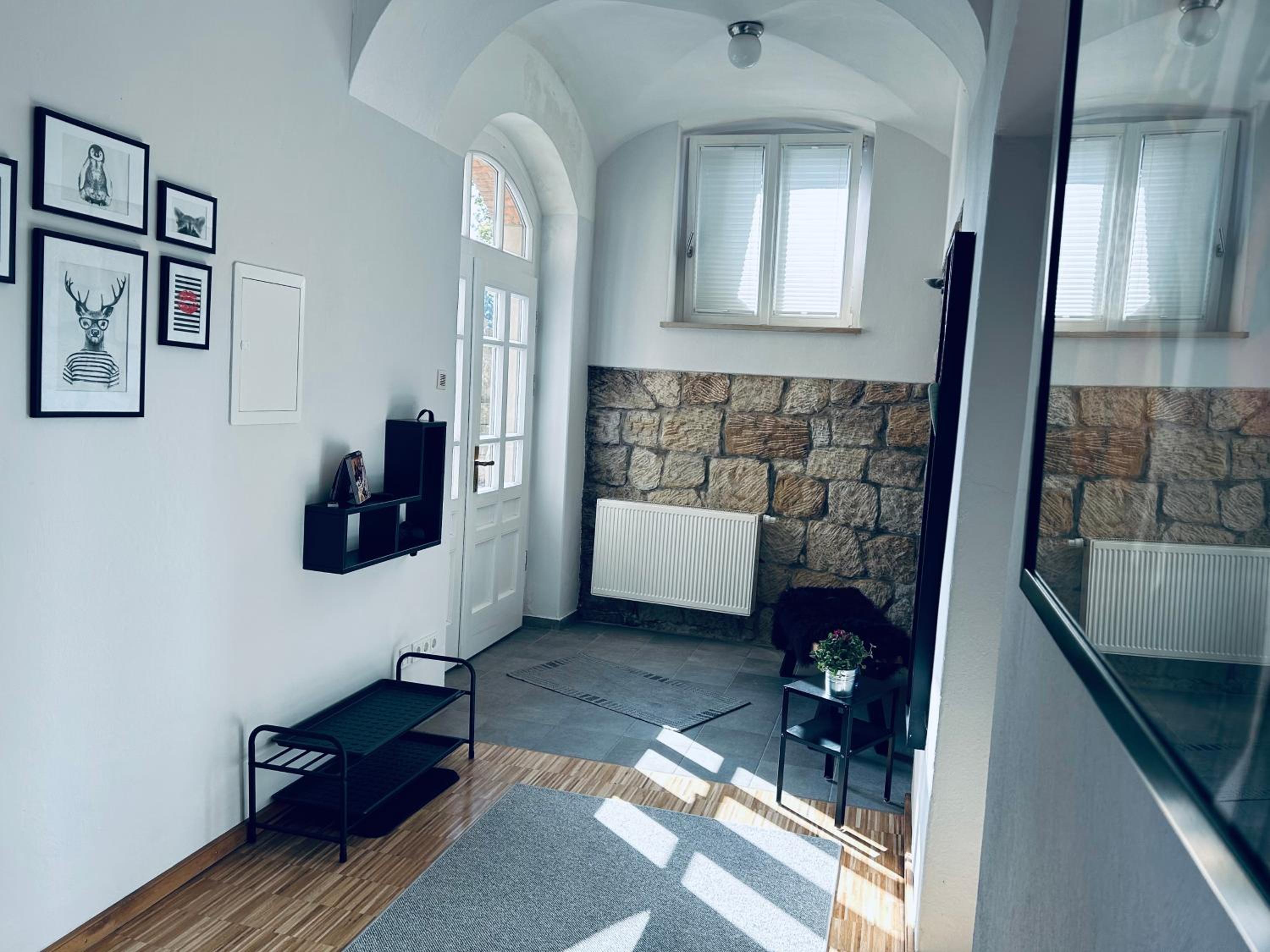 Schlosspark Apartment I 80qm I 3 Betten I bei Dresden