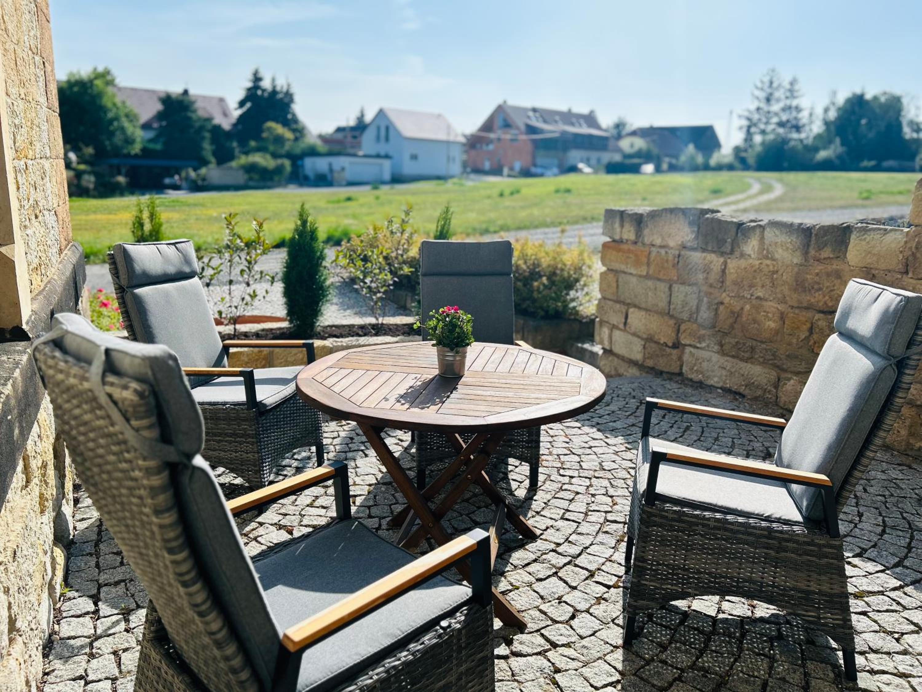 Schlosspark Apartment I 80qm I 3 Betten I bei Dresden