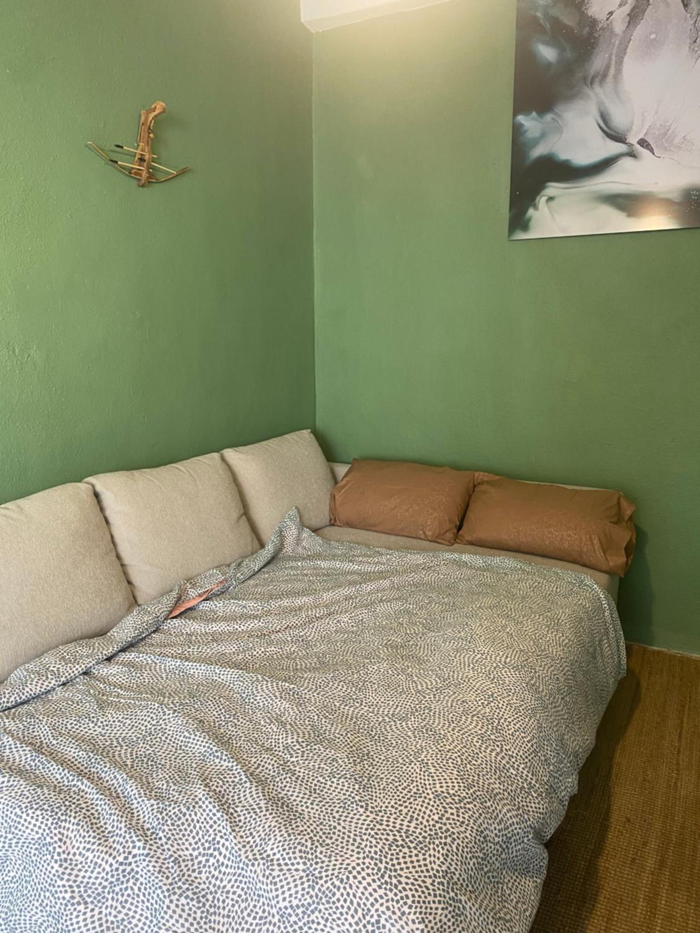 Cozy apartment near Paris square view 5