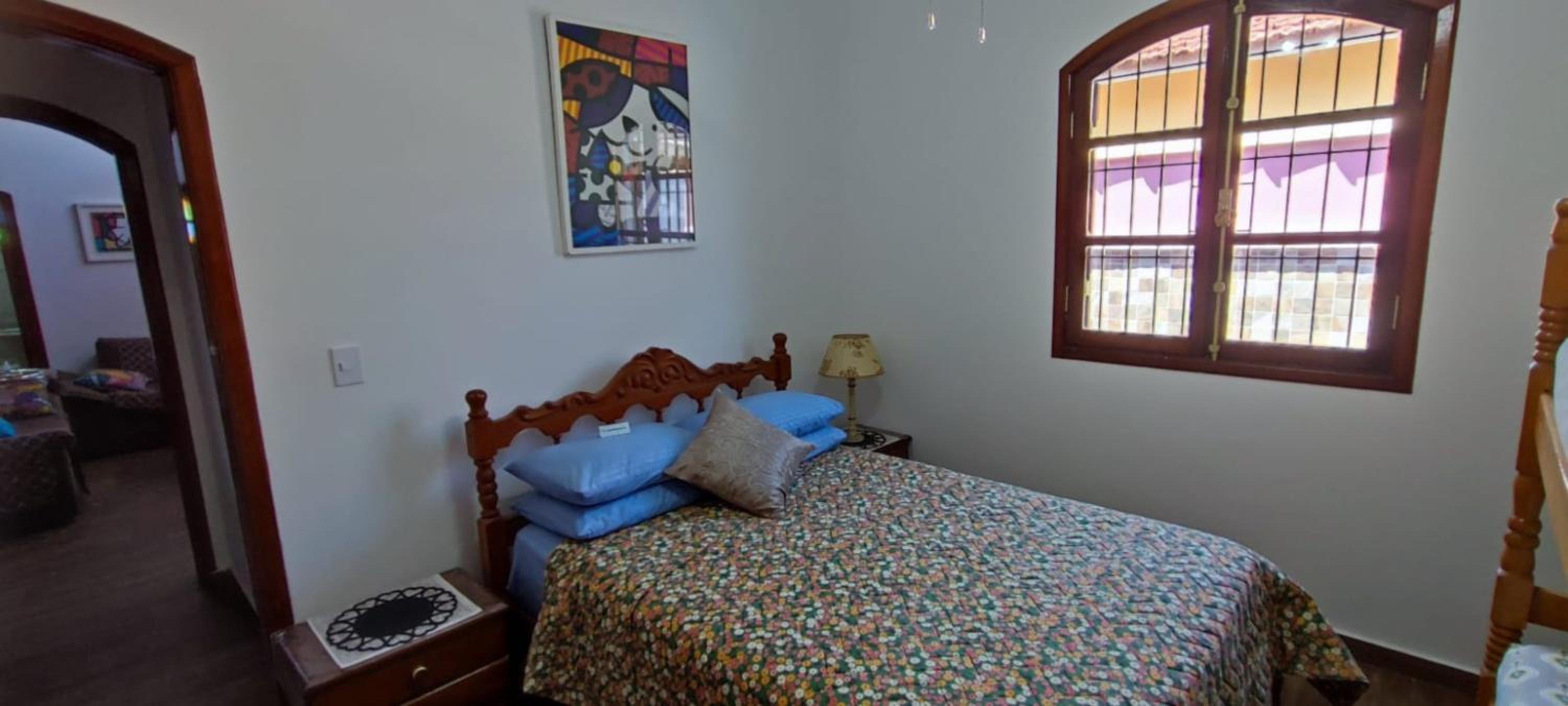 Casa Rosa de Peruíbe - Casa de Temporada 3 dormitórios, 10 hóspedes, piscina, wi-fi, netflix, 800 metros da praia