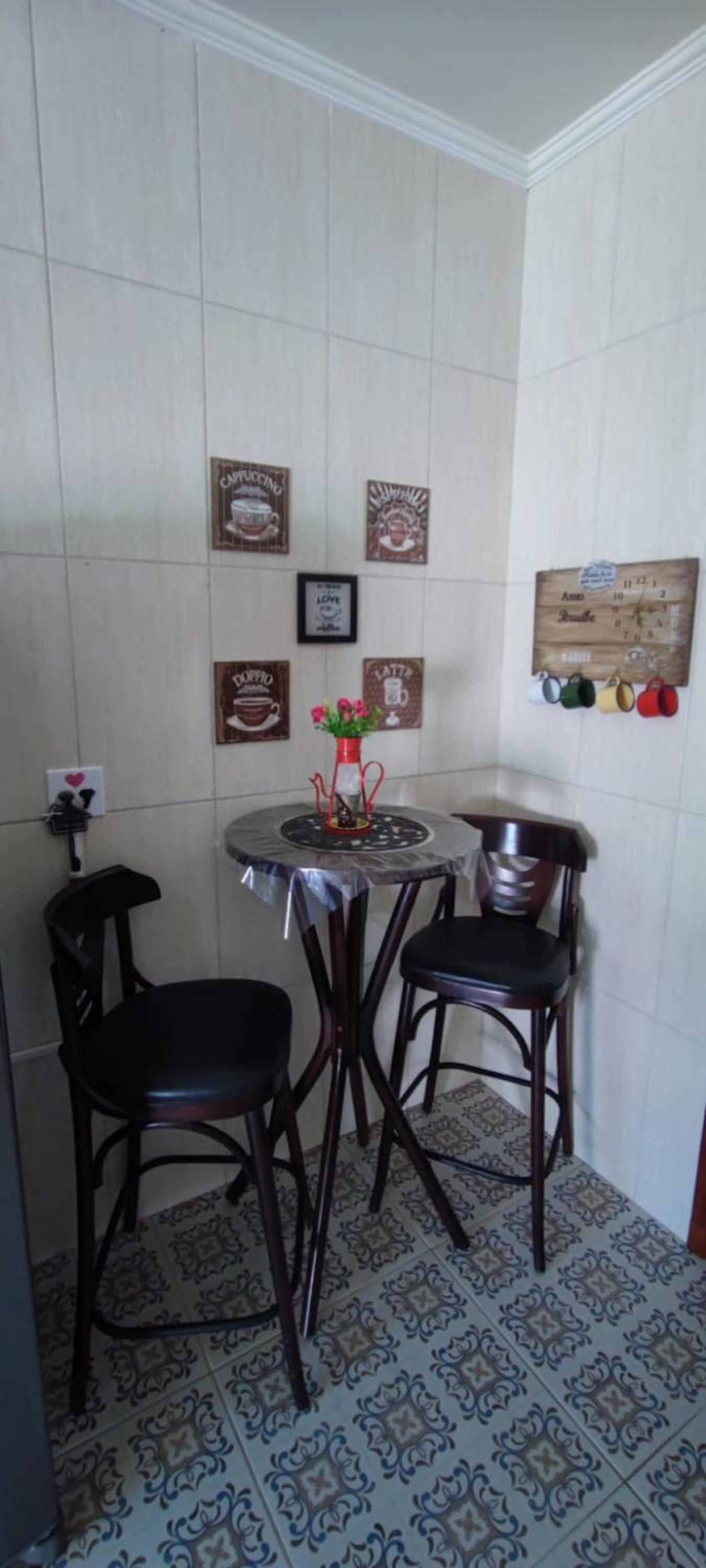 Casa Rosa de Peruíbe - Casa de Temporada 3 dormitórios, 10 hóspedes, piscina, wi-fi, netflix, 800 metros da praia