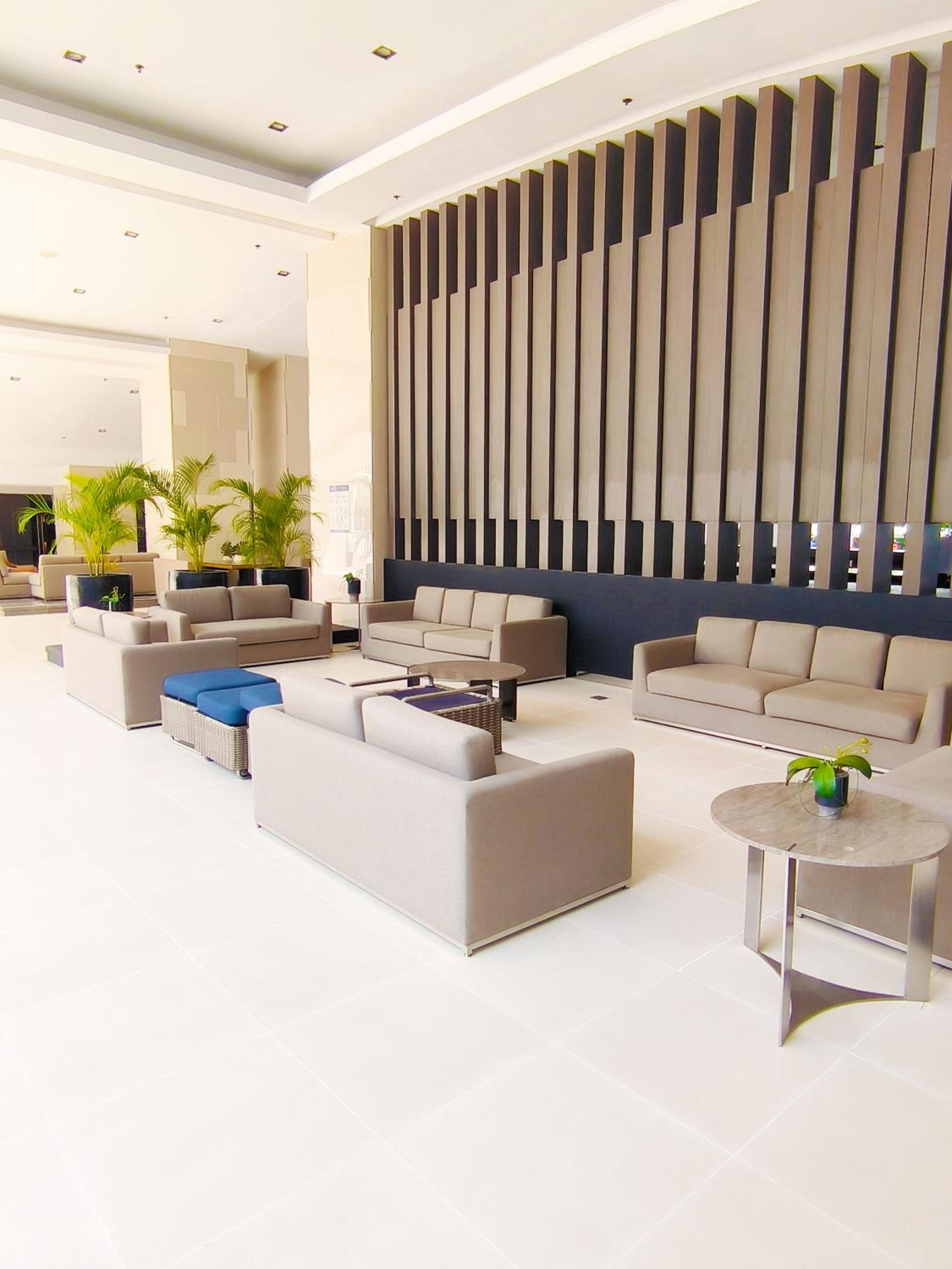 Cozy Staycation near Mall of Asia with Balcony view 3
