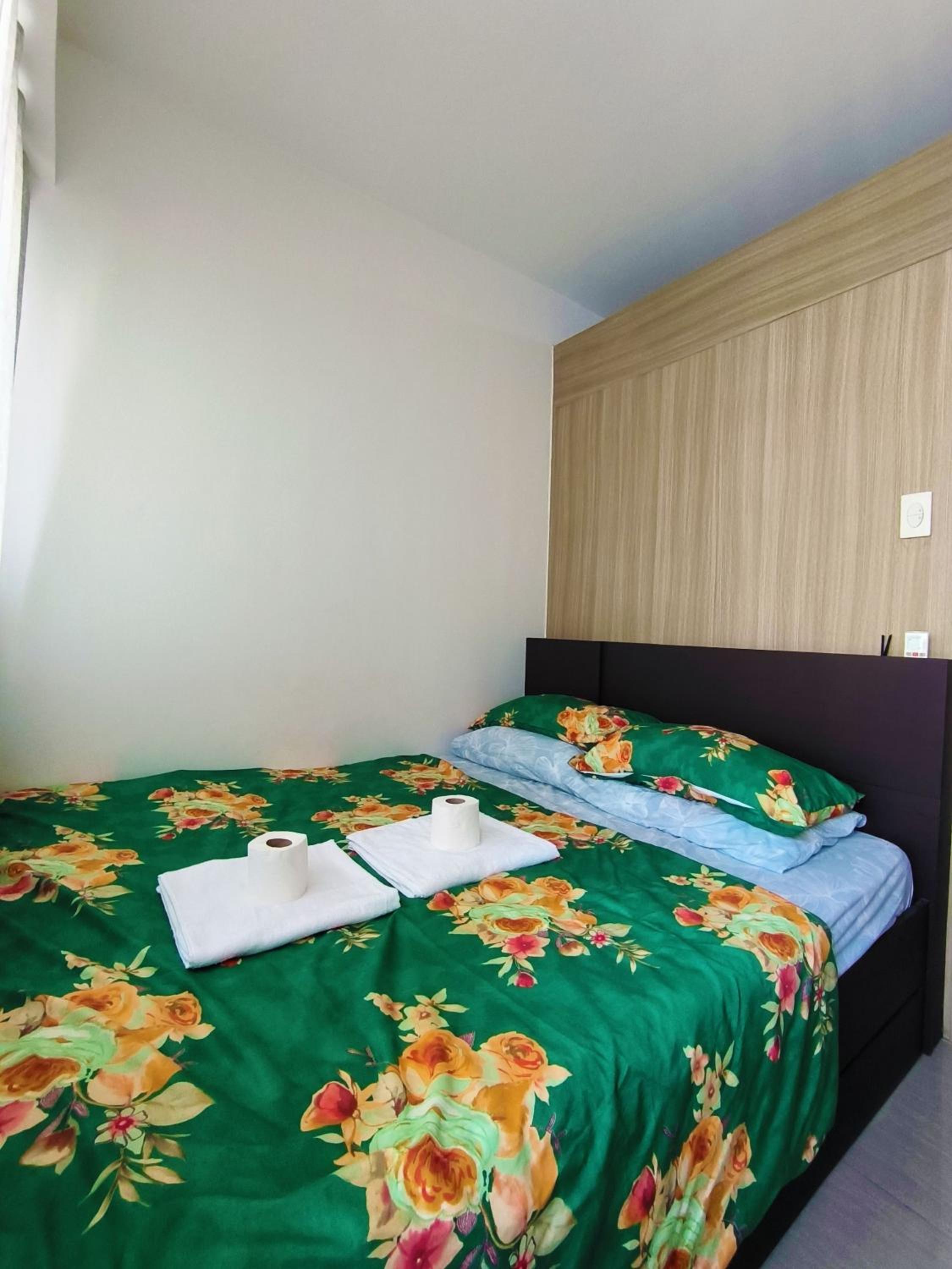 Cozy Staycation near Mall of Asia with Balcony view 4