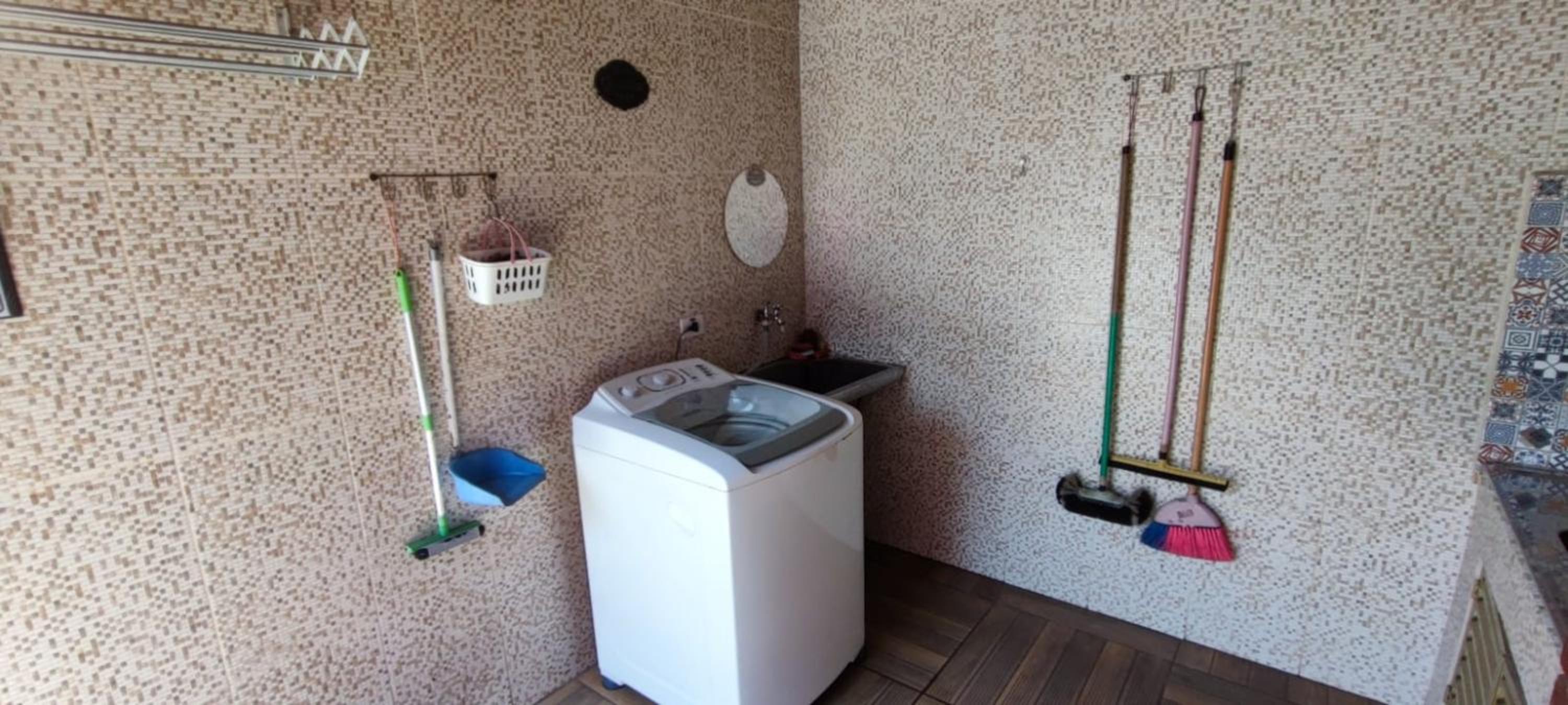 Casa Rosa de Peruíbe - Casa de Temporada 3 dormitórios, 10 hóspedes, piscina, wi-fi, netflix, 800 metros da praia