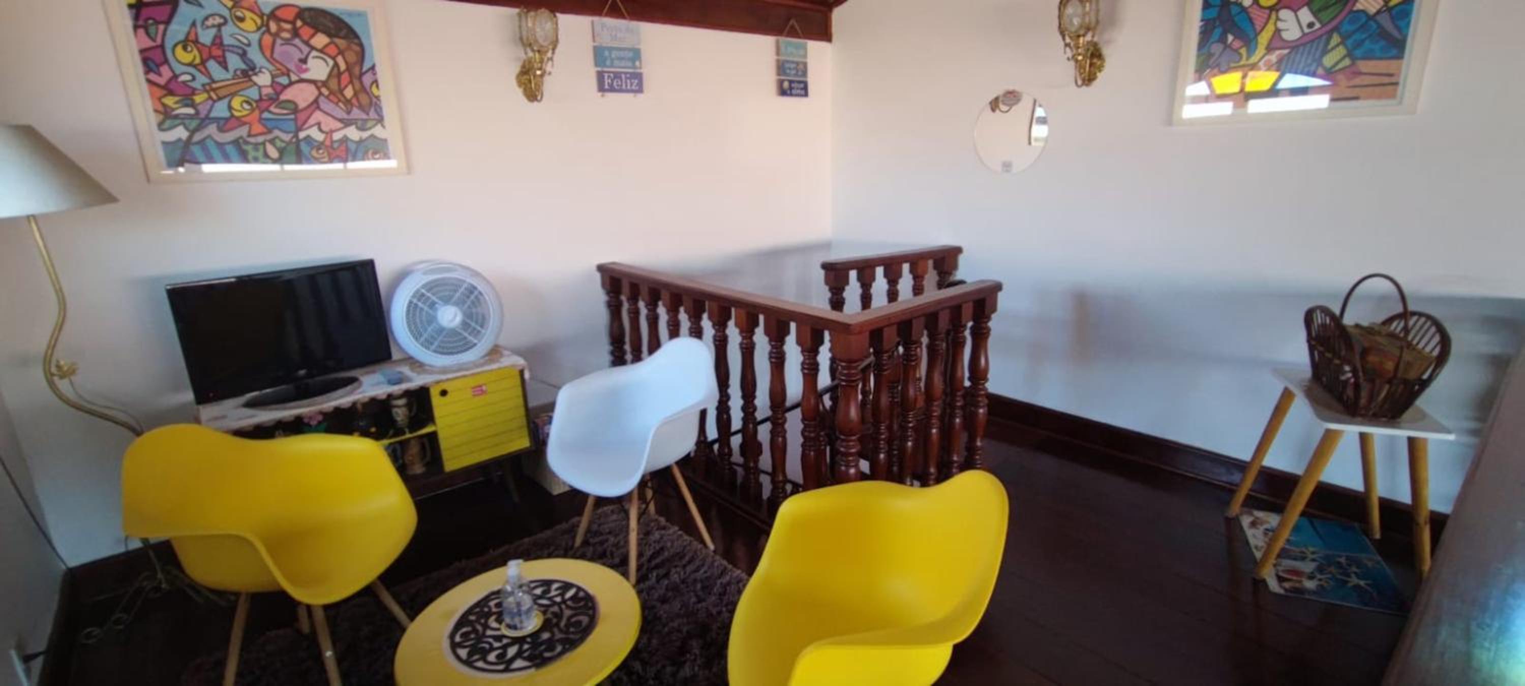 Casa Rosa de Peruíbe - Casa de Temporada 3 dormitórios, 10 hóspedes, piscina, wi-fi, netflix, 800 metros da praia