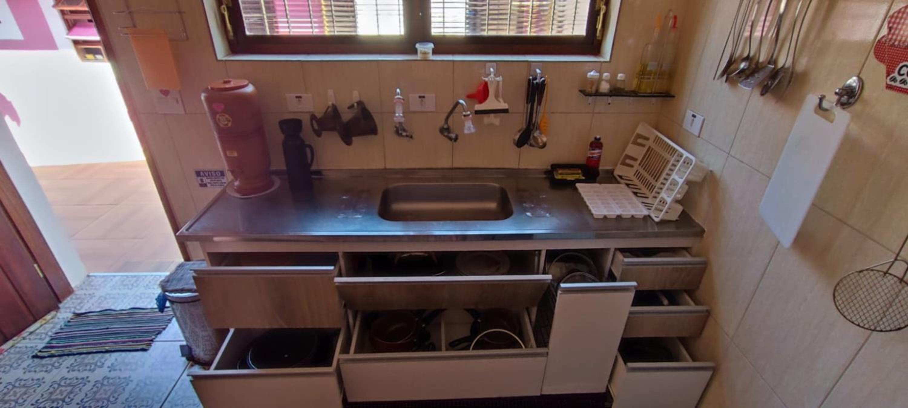 Casa Rosa de Peruíbe - Casa de Temporada 3 dormitórios, 10 hóspedes, piscina, wi-fi, netflix, 800 metros da praia