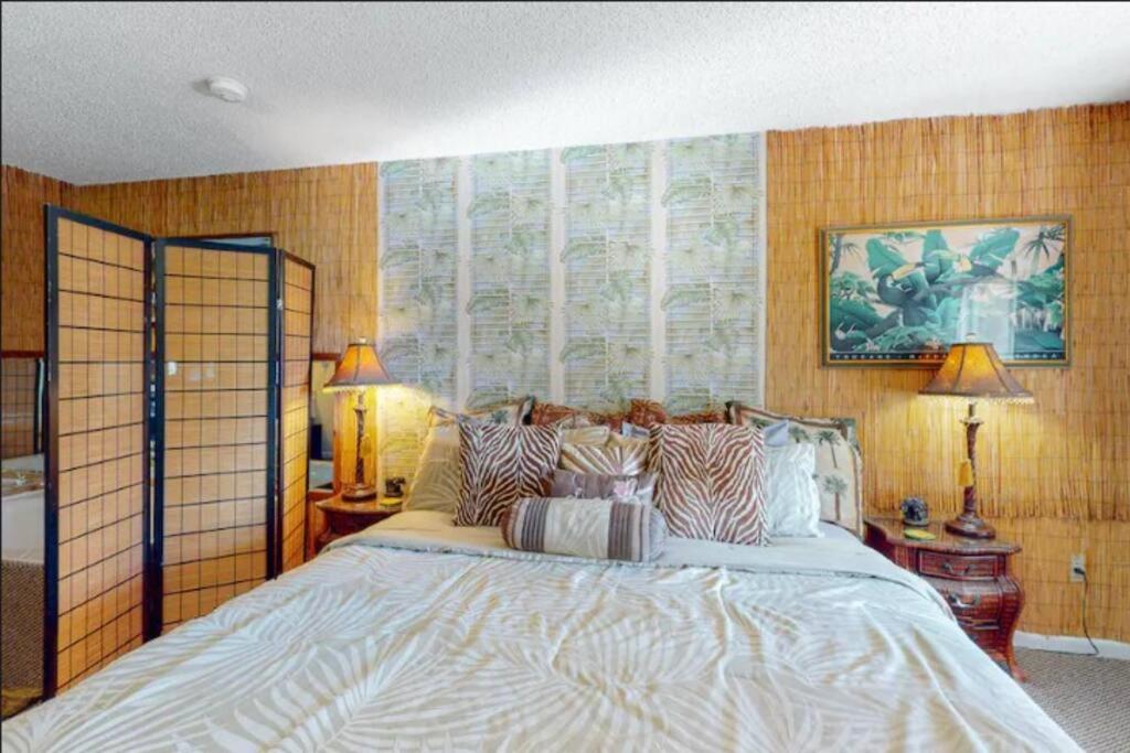 Jacuzzi Suite 205 at Tradewinds view 5