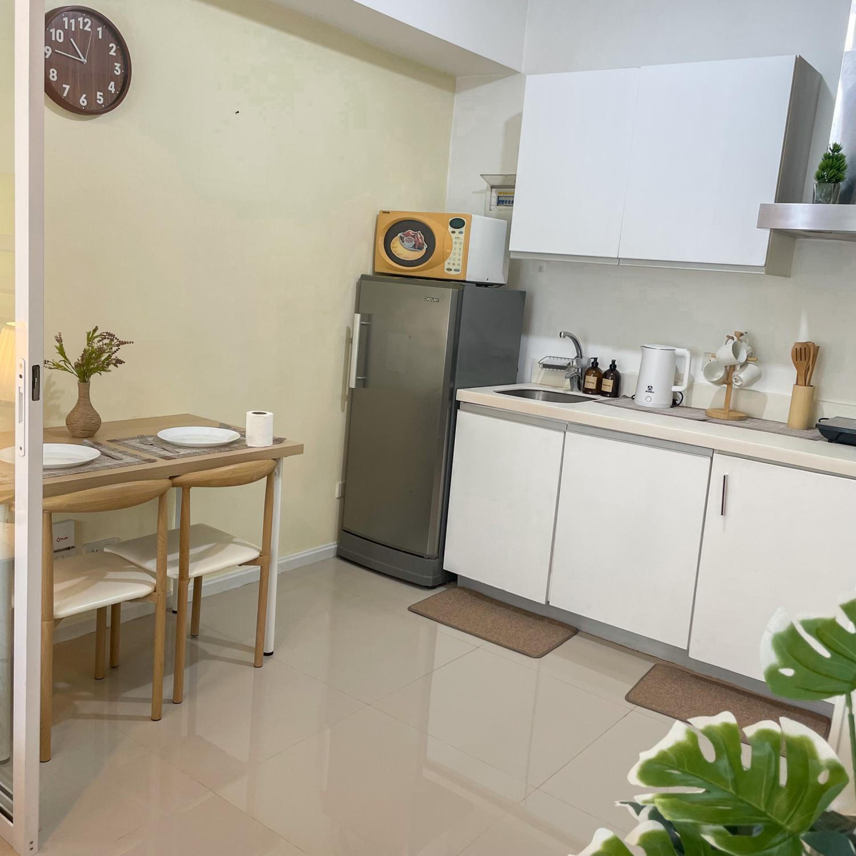 1Bedroom Beachview Condo/Apartment in Parañaque view 5