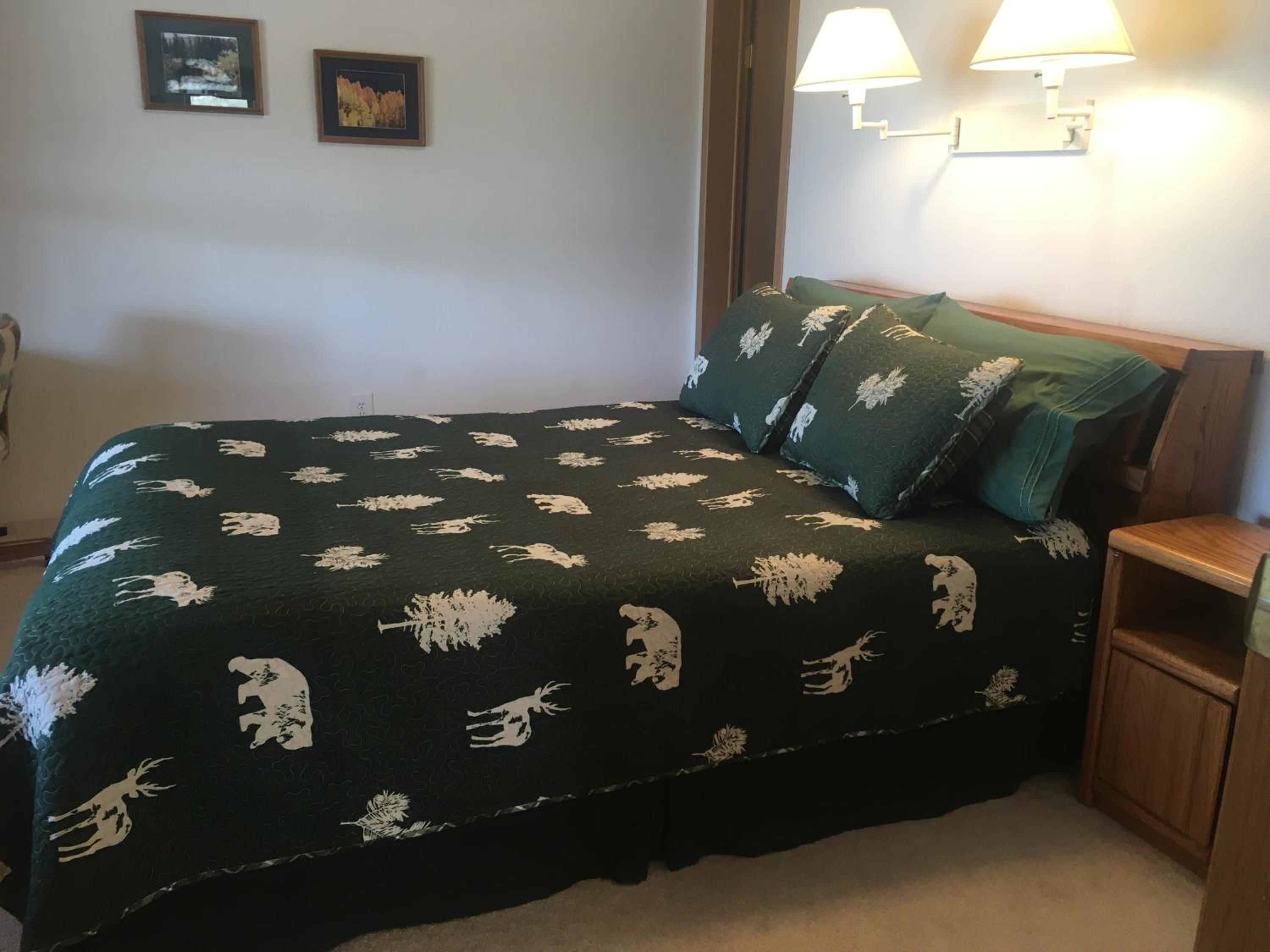 Whistle Pig Retreat at 22 West Cabins and Recreation view 2