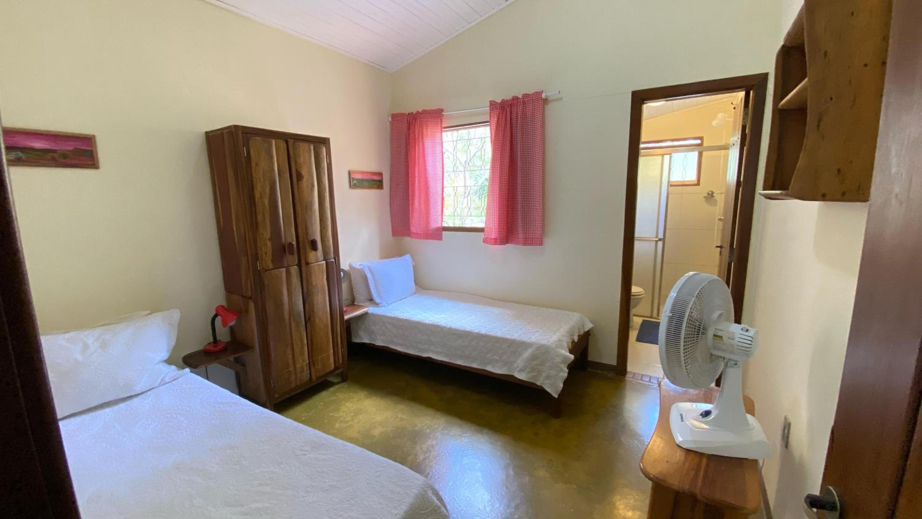 Casa com cachoeiras e contato com a natureza