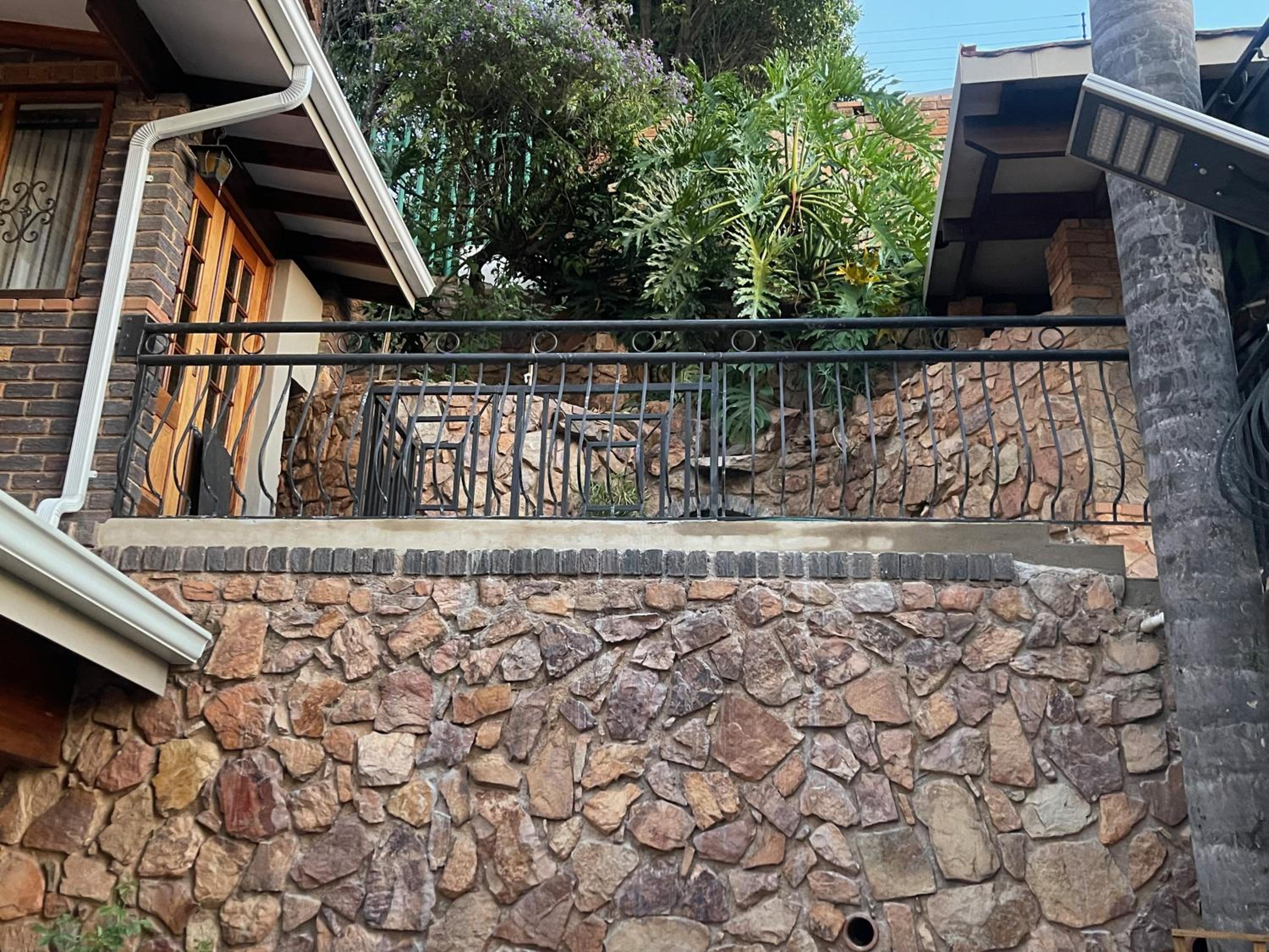 Luxury Boutique Nature Stay! Northcliff - Sunset Views, Solar, Work, Pool