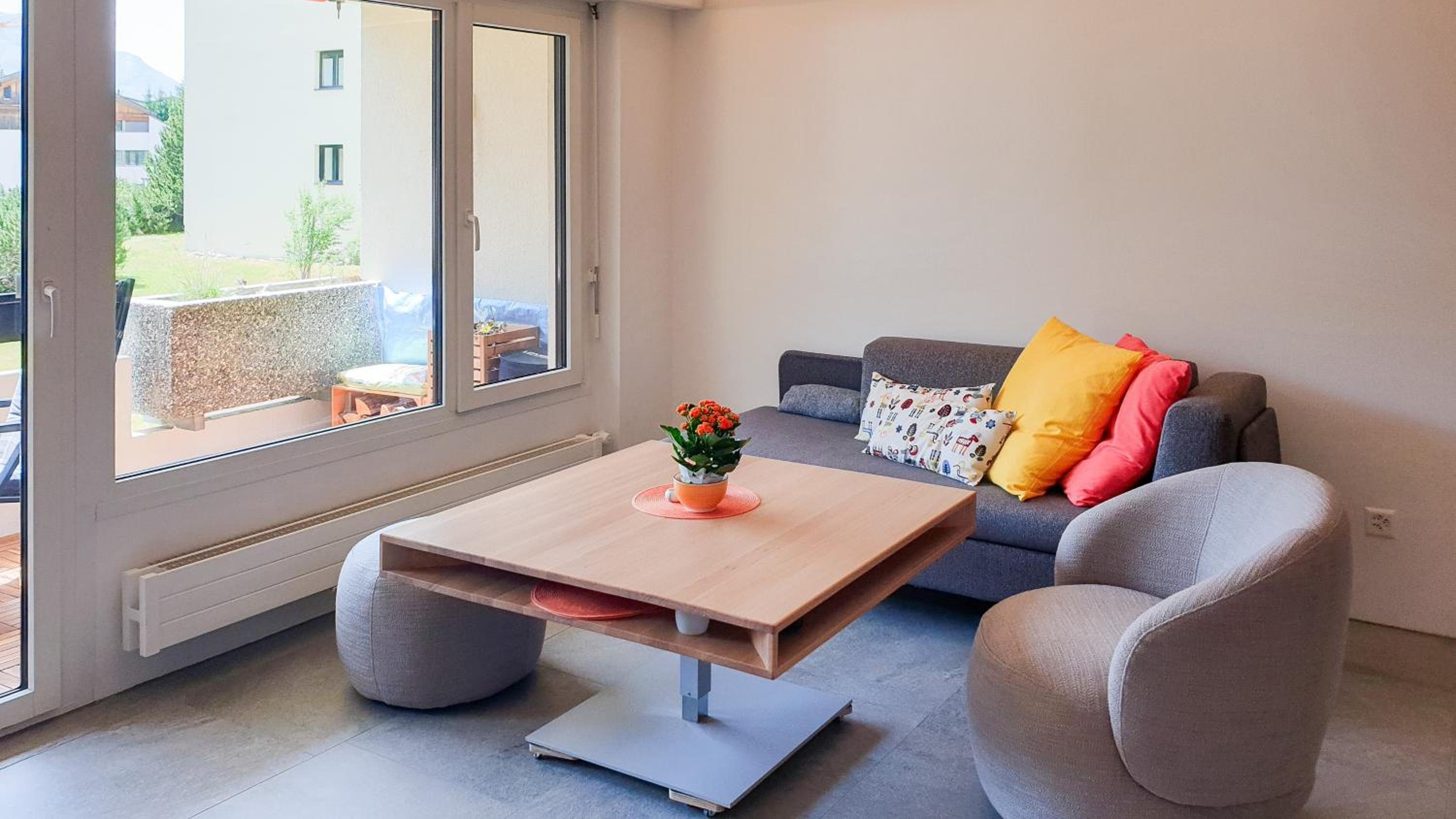 Modernes Alpenstudio mit Bergblick, Pool und Sauna