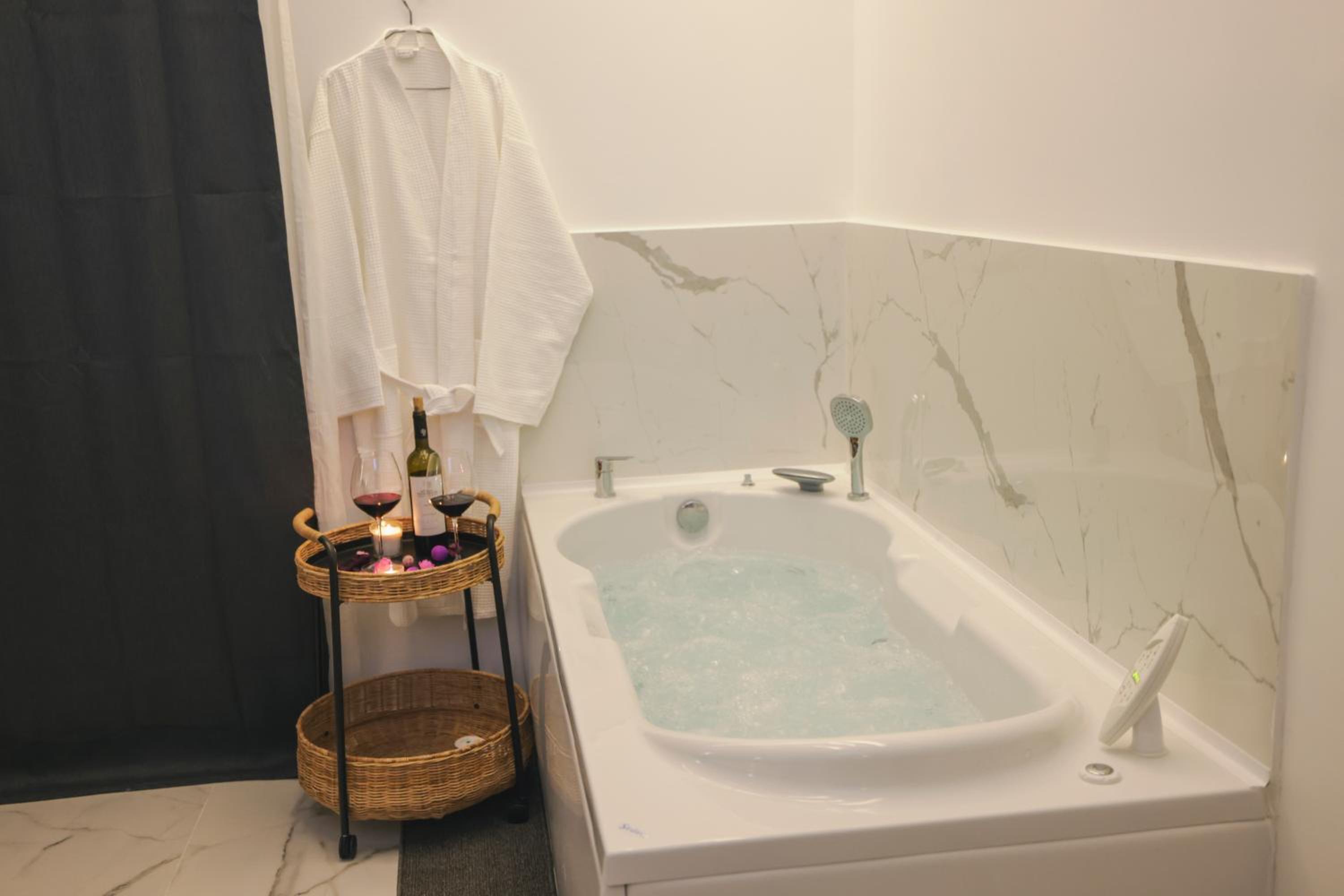 Apollo 2 bd Jacuzzi Suite