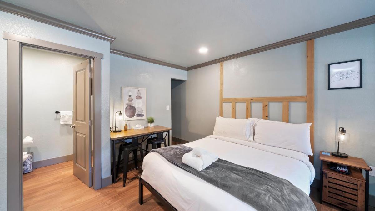 Lake Tahoe Vacations - Blue Jay Lodge - Property Image 19