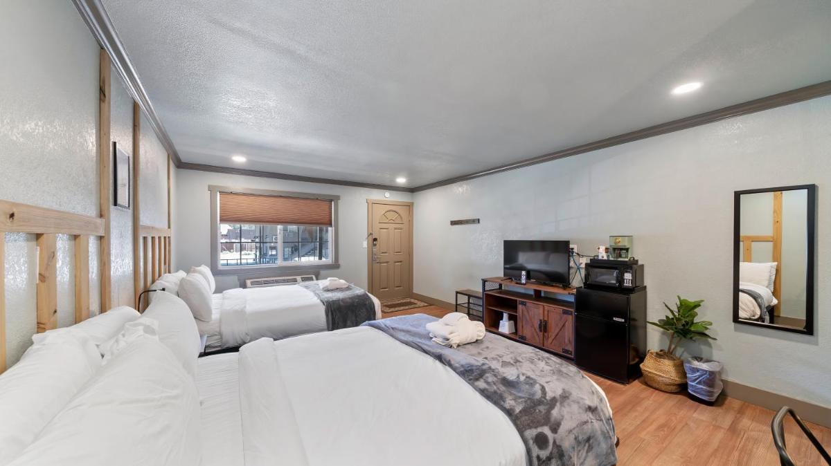 Lake Tahoe Vacations - Blue Jay Lodge - Property Image 18