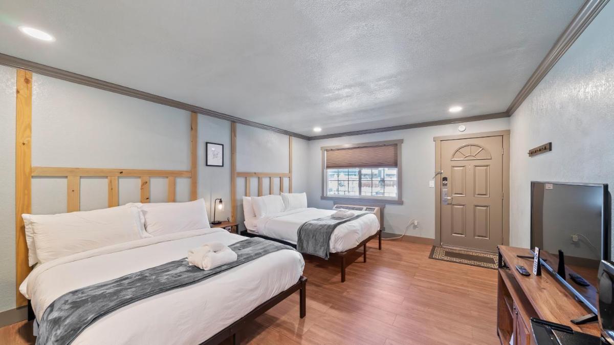 Lake Tahoe Vacations - Blue Jay Lodge - Property Image 17