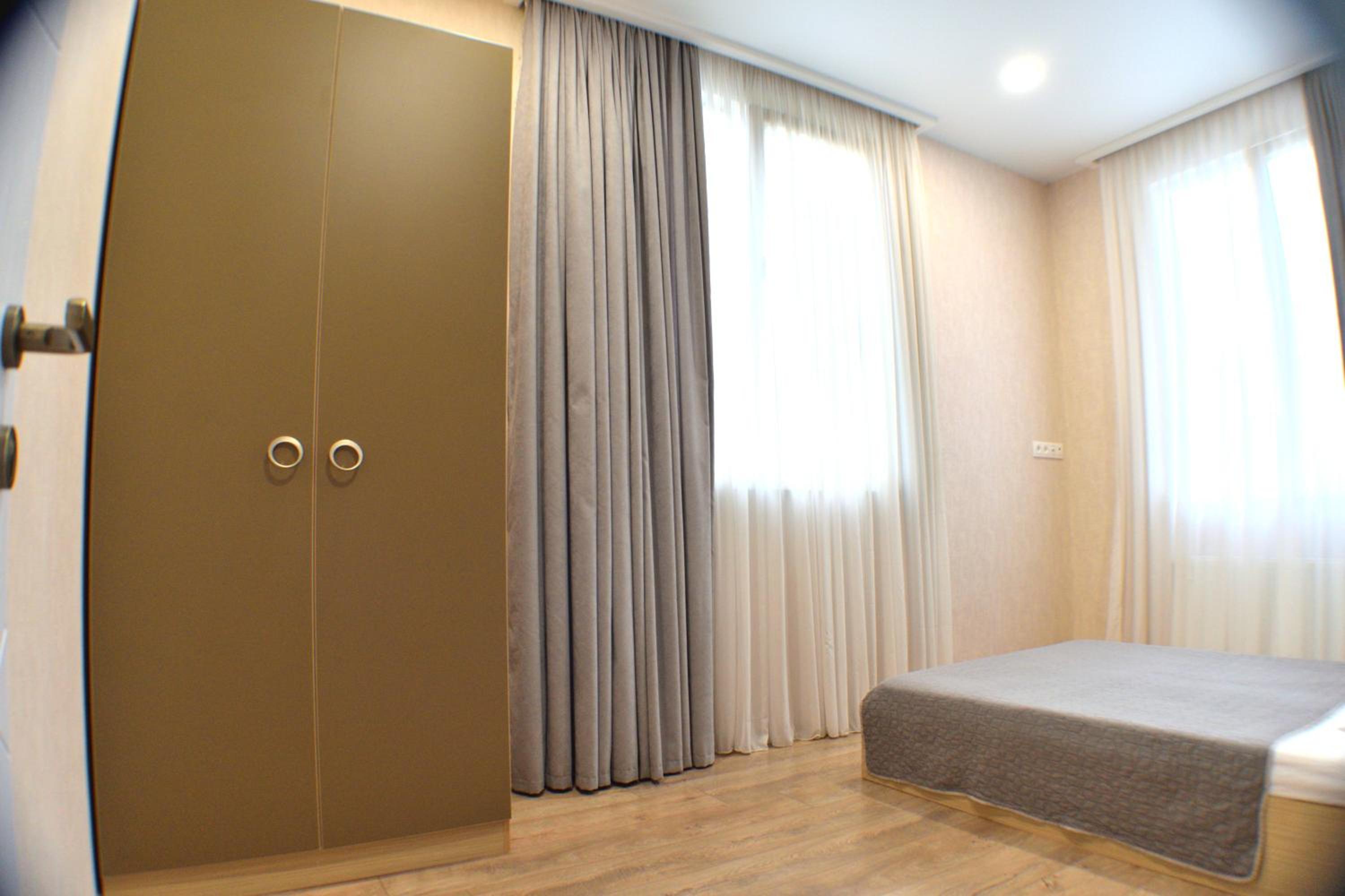 Nikas apartment with balcony in old Tbilisi view 3